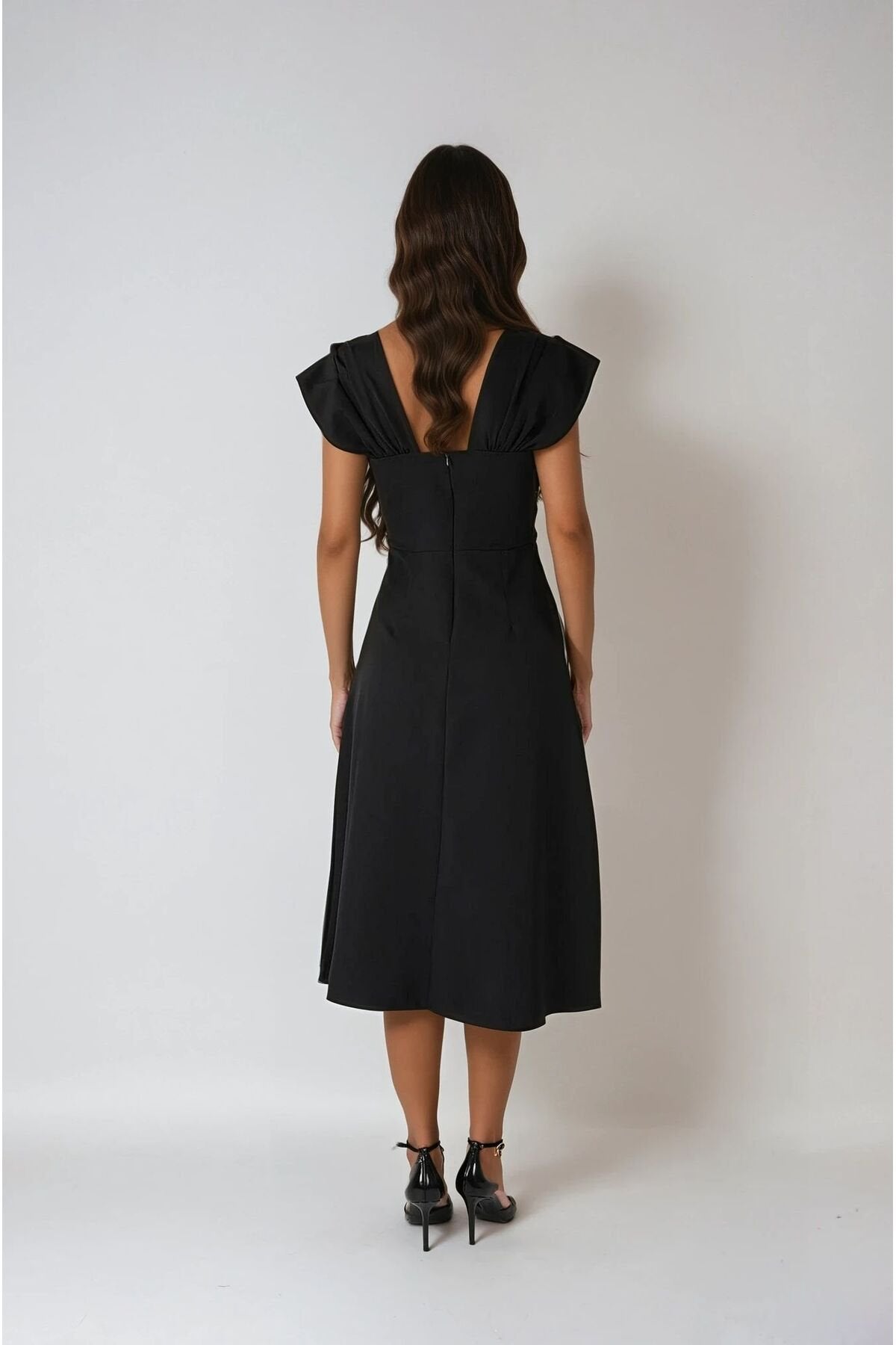 KADIN YAKASI İNCİ DETAYLI ATLAS KUMAŞ MİDİ BOY DÜĞÜN NİŞAN SÖZ DAVET ELBİSESİ