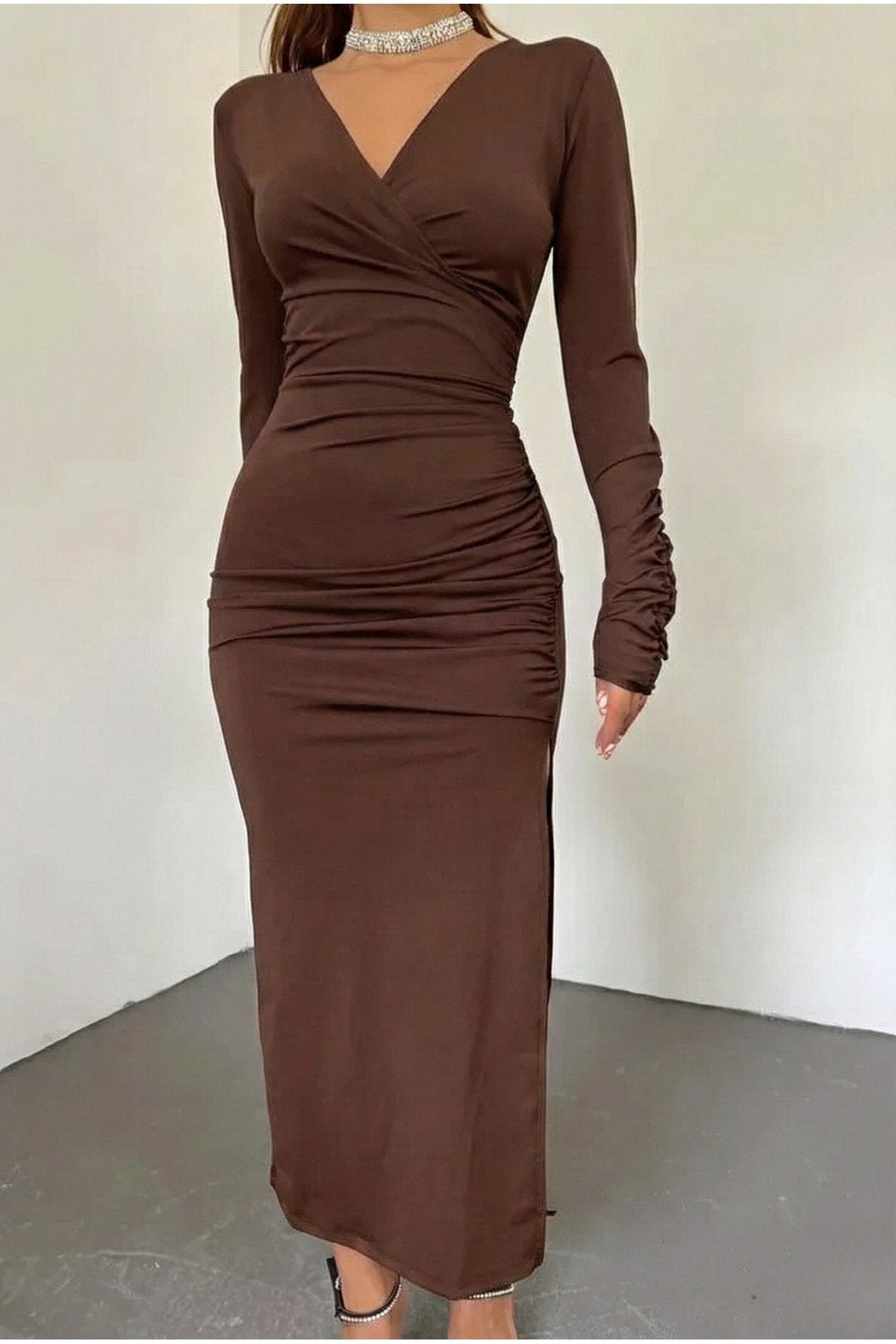 KADIN DRAPE DETAYLI KRUVAZE YAKA YIRTMAÇLI ESNEK KUMAŞ ELBİSE