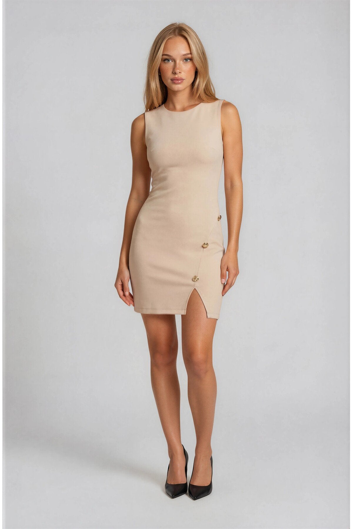 KADIN YIRTMAÇLI DÜĞME DETAYLI KOLSUZ ATLAS KUMAŞ MİNİ ELBİSE