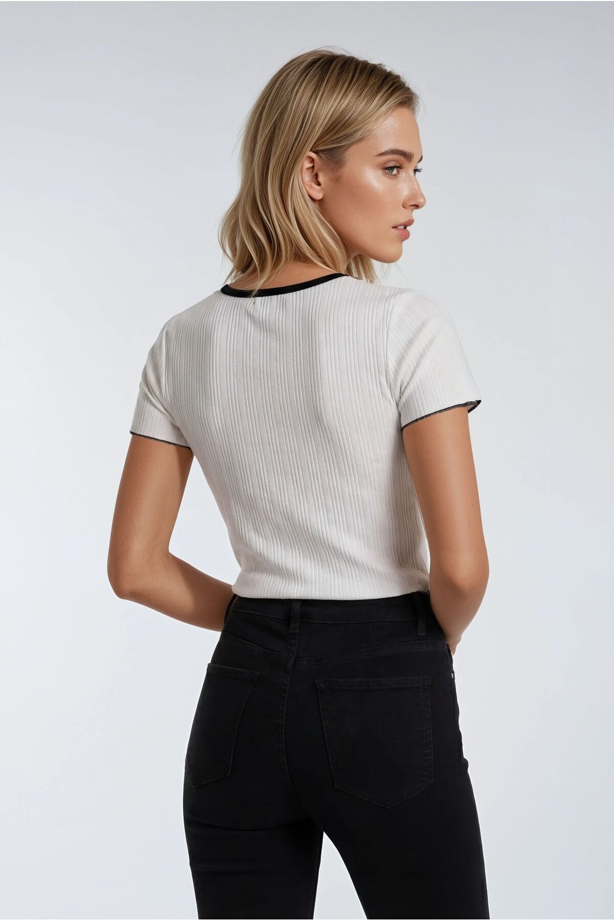 KADIN YAKASI FİYONKLU KONTRAST BİYELİ ESNEK KUMAŞ BLUZ