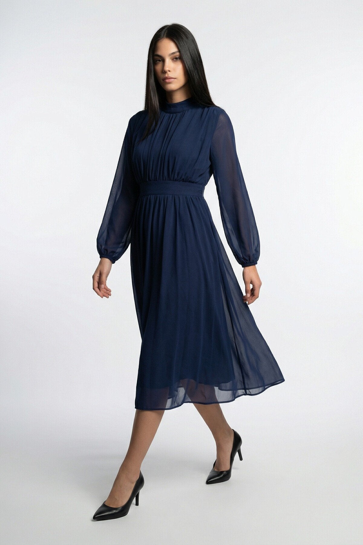 KADIN YARIM BALIKÇI YAKA BÜZGÜ DETAYLI ASTARLI MİDİ BOY ŞİFON ELBİSE