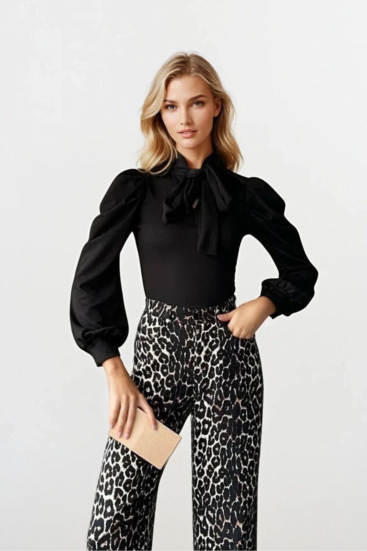 KADIN YAKASI FİYONK DETAYLI ESNEK KUMAŞ PRENSES KOL BLUZ