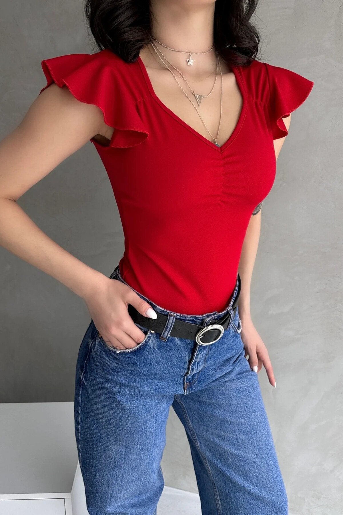 KADIN KALP YAKA ÖNÜ BÜZGÜLÜ OMUZLARI FIRFIRLI ESNEK ÖRME KUMAŞ BLUZ