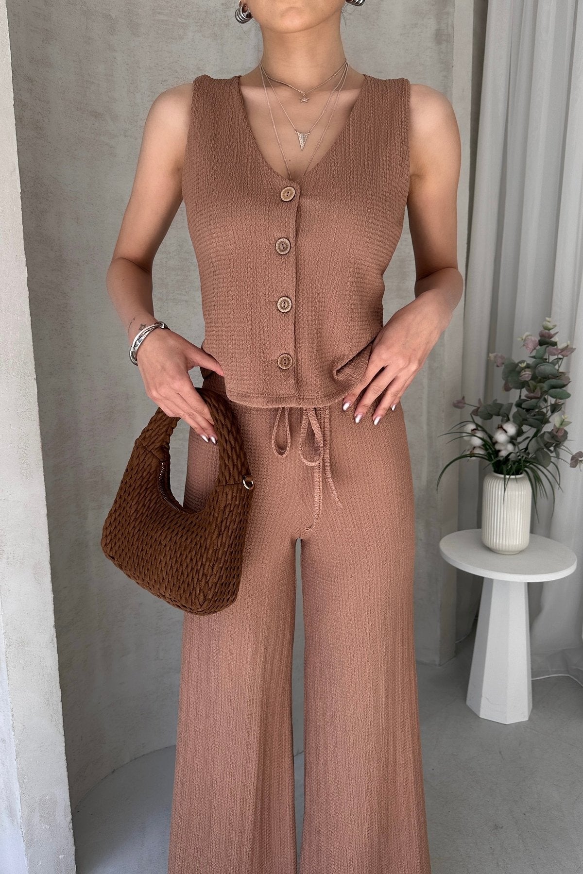 KADIN ESNEK DOKULU KUMAŞ YELEK VE PANTOLON TAKIM