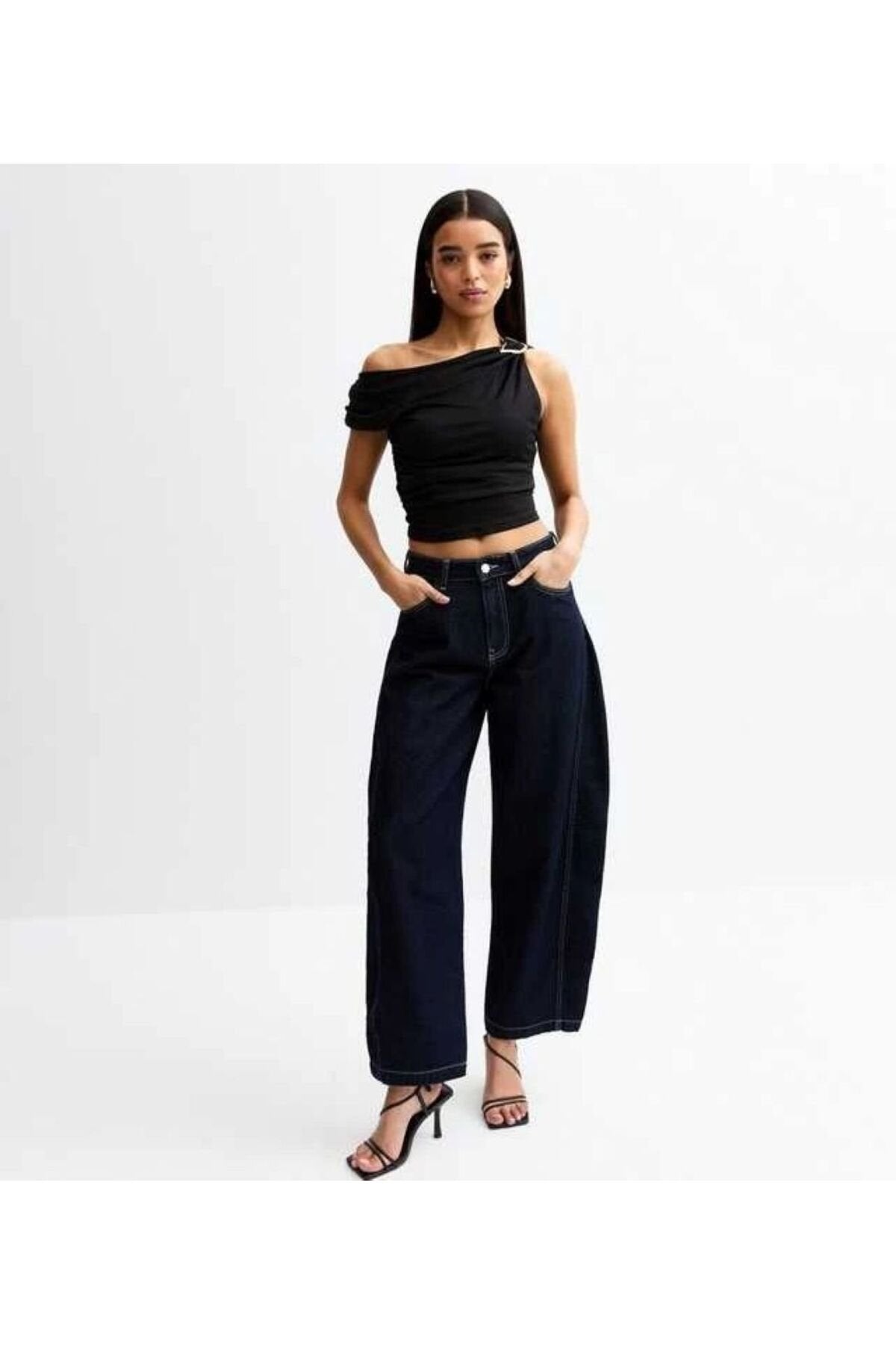 KADIN ASİMETRİK KESİM AKSESUAR DETAYLI ESNEK ÖRME KUMAŞ BLUZ