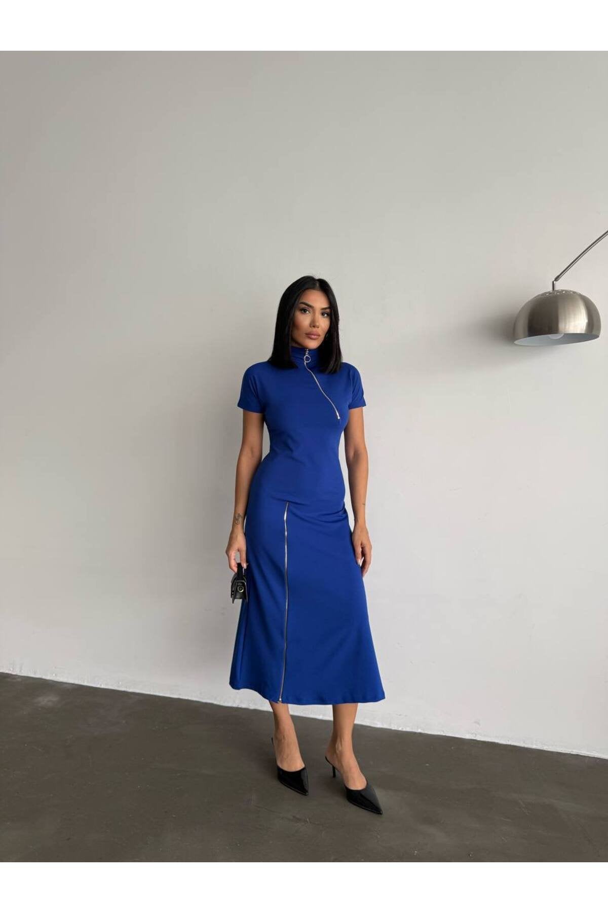 KADIN FERMUAR DETAYLI ESNEK KUMAŞ MİDİ BOY ELBİSE