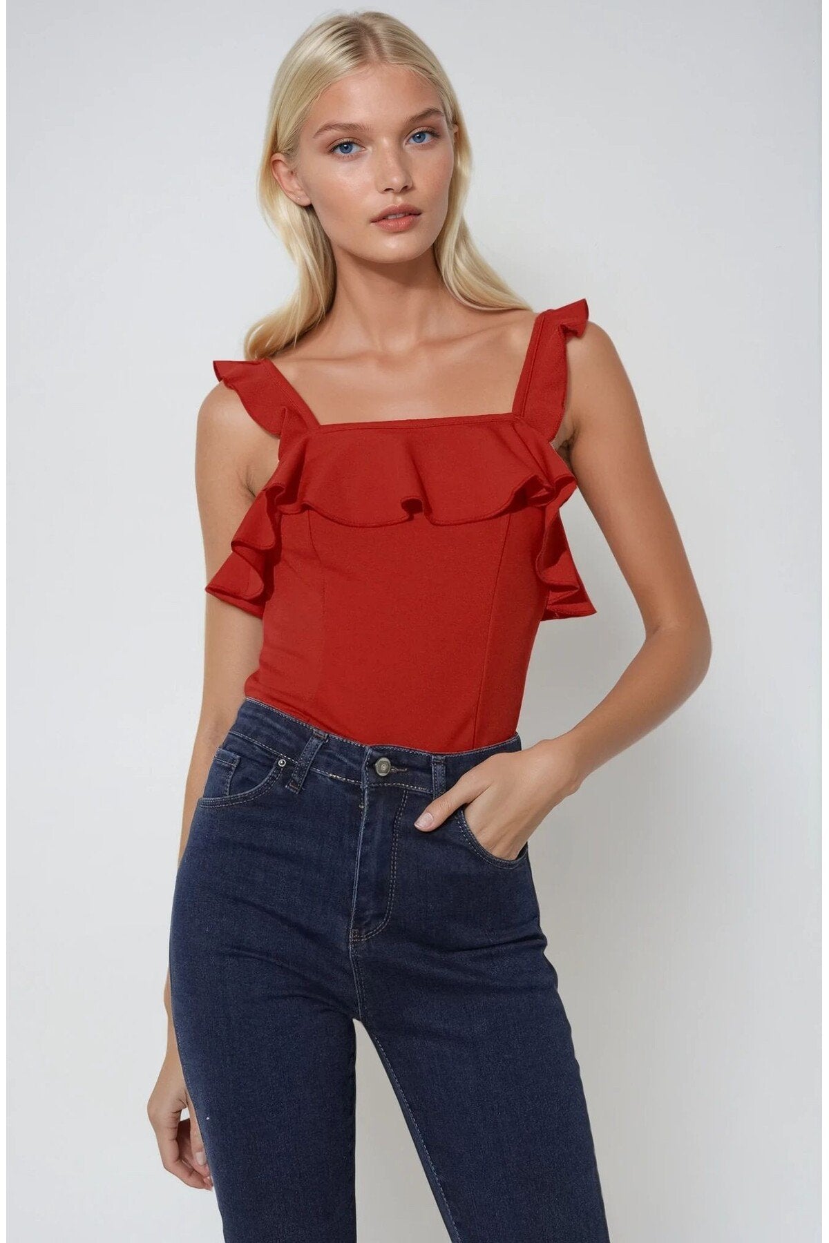 KADIN YAKASI VE OMUZLARI FIRFIRLI KARE YAKA ESNEK KUMAŞ BLUZ