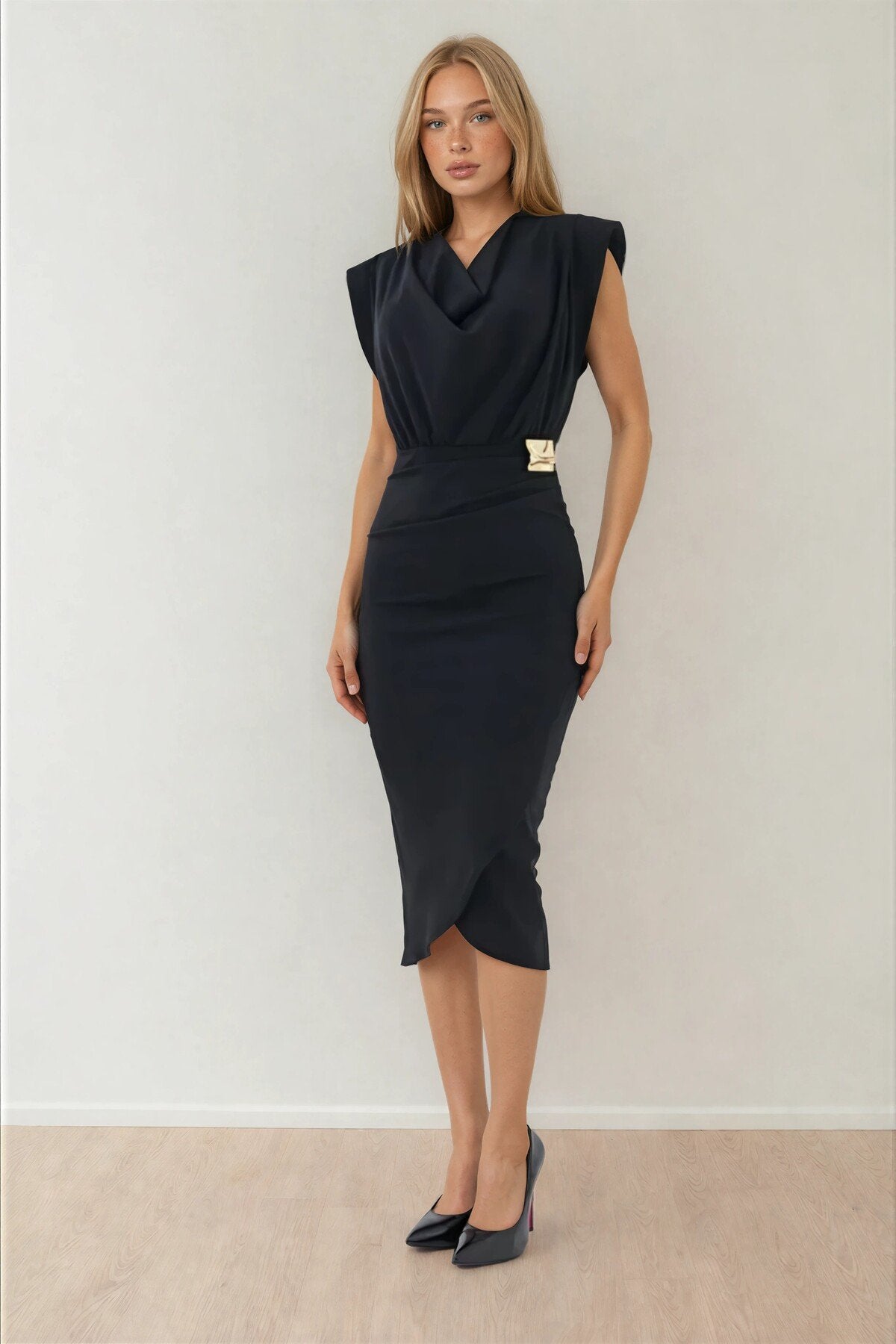 KADIN VATKALI DEGAJE YAKA ÇIKARILABİLİR BROŞLU ANVELOP KESİM DÜĞÜN NİŞAN SÖZ DAVET ABİYE ELBİSESİ