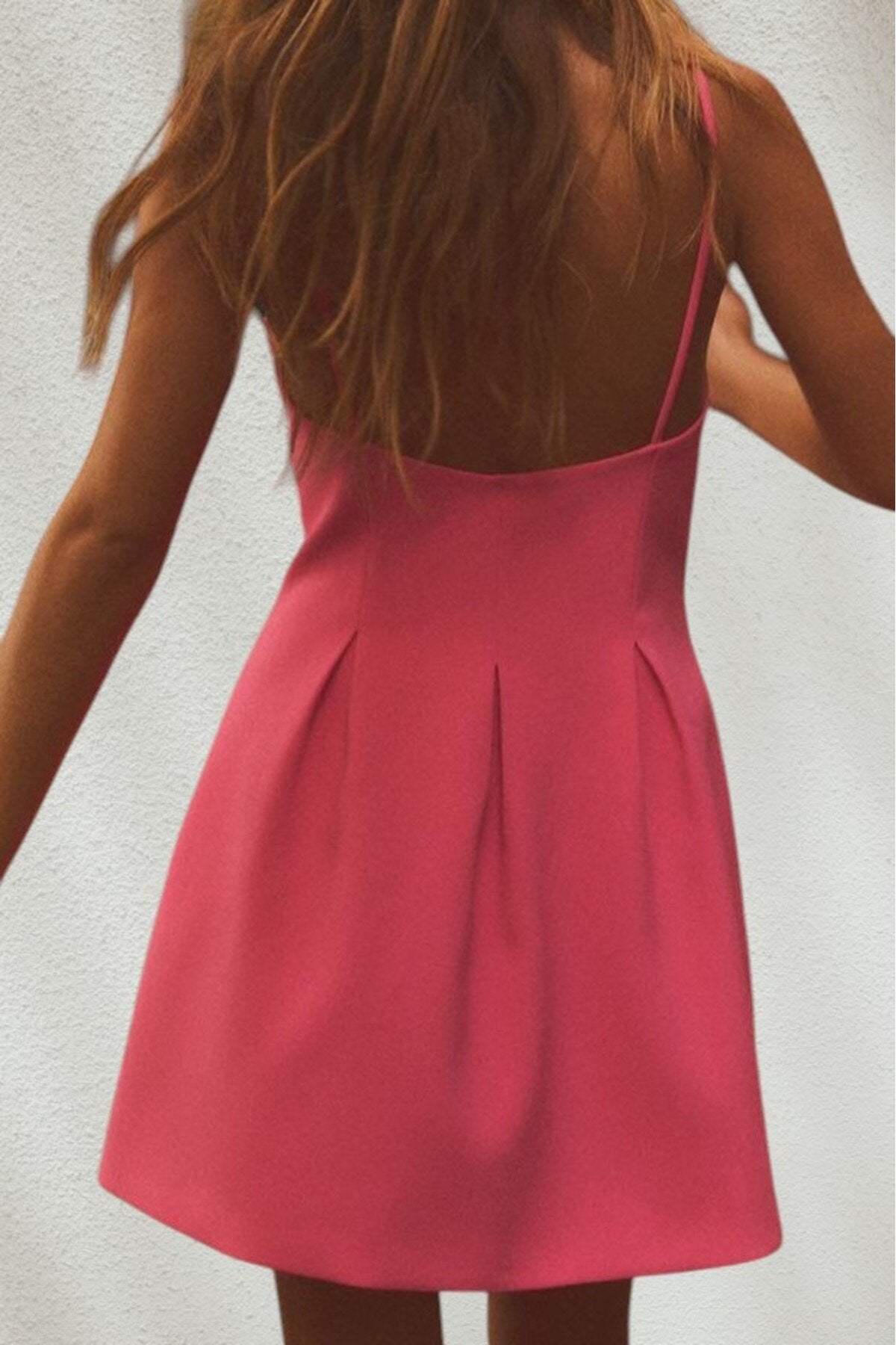 KADIN V YAKA İNCE ASKILI PİLELİ KLOŞ ELBİSE