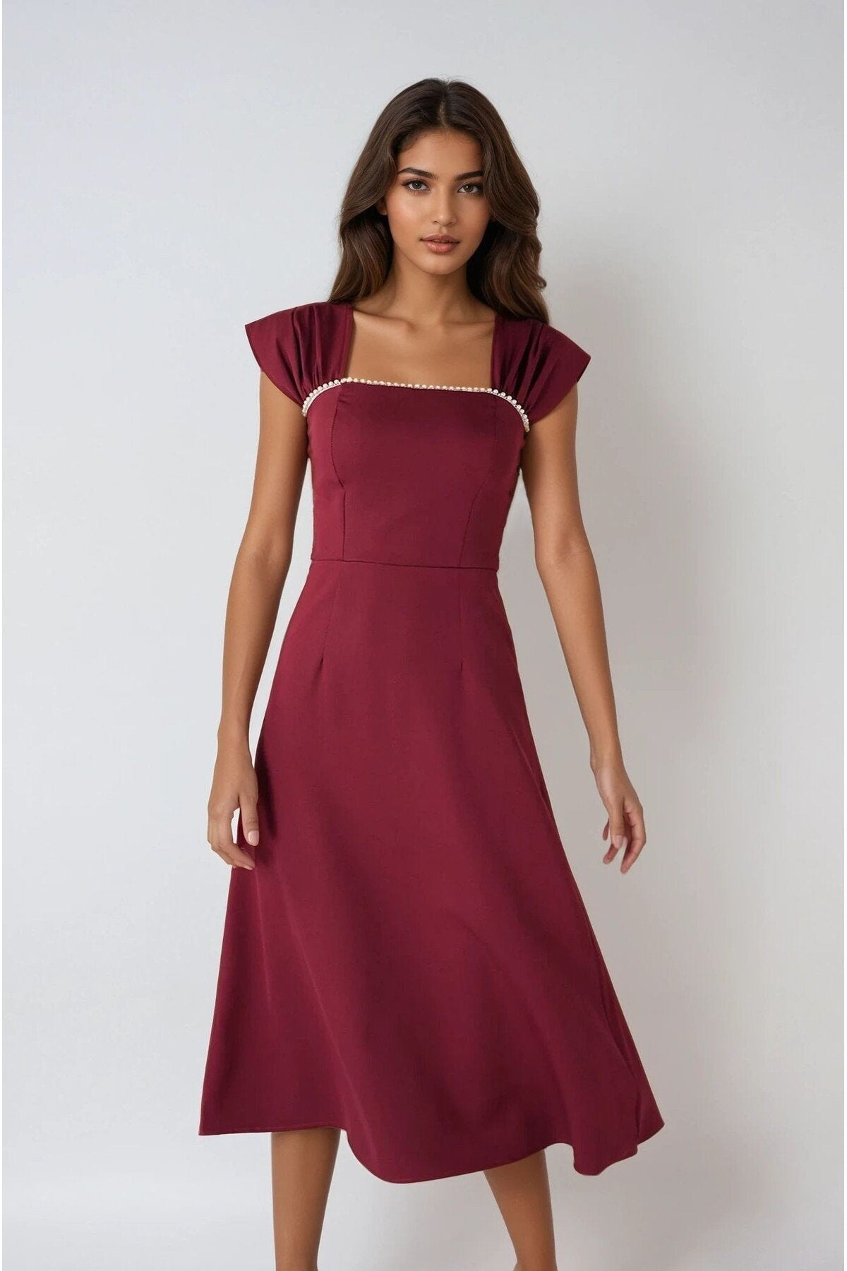 KADIN YAKASI İNCİ DETAYLI ATLAS KUMAŞ MİDİ BOY DÜĞÜN NİŞAN SÖZ DAVET ELBİSESİ