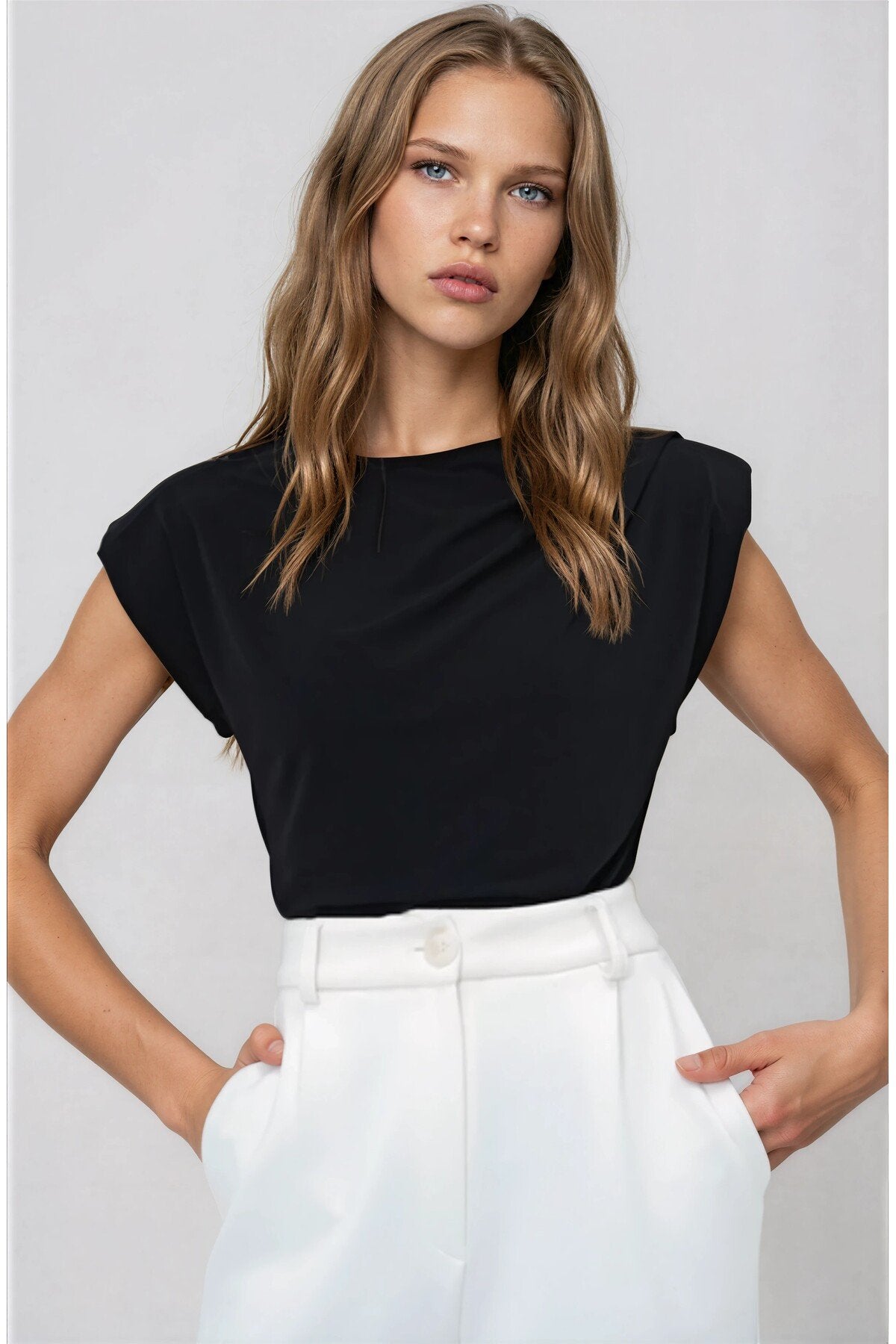 KADIN DRAPE DETAYLI VATKALI ESNEK SANDY KUMAŞ BLUZ