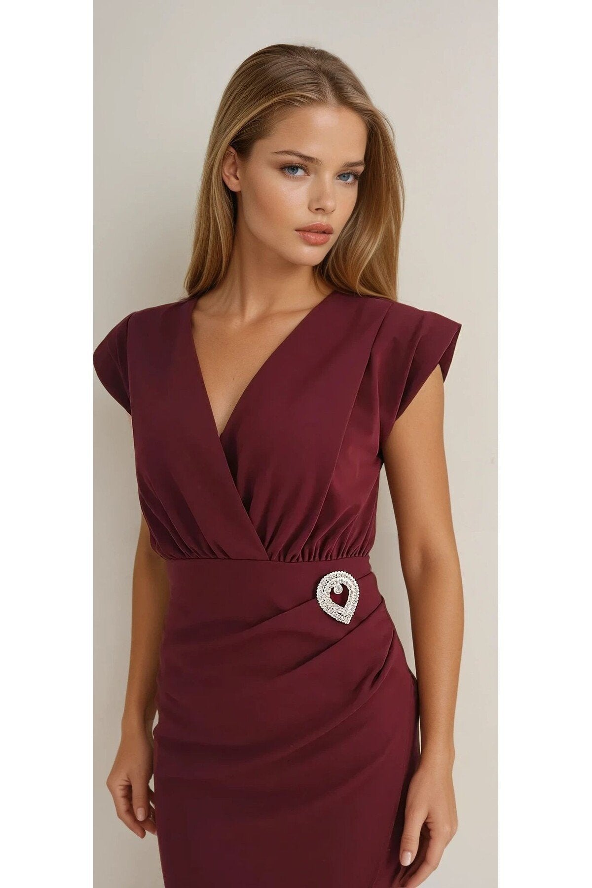 KADIN VATKALI KRUVAZE YAKA ÇIKARILABİLİR BROŞ DETAYLI ESNEK KUMAŞ ANVELOP DÜĞÜN NİŞAN DAVET ELBİSESİ