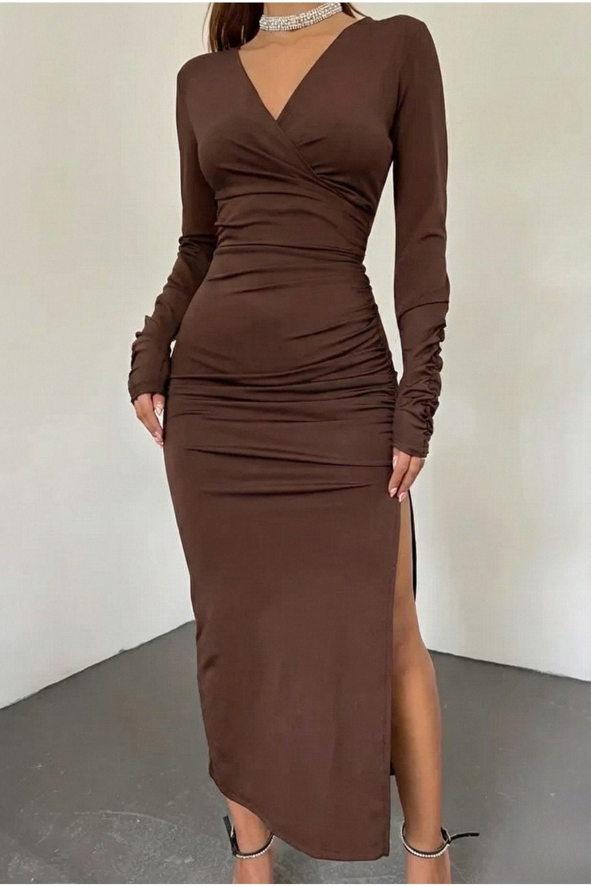 KADIN DRAPE DETAYLI KRUVAZE YAKA YIRTMAÇLI ESNEK KUMAŞ ELBİSE