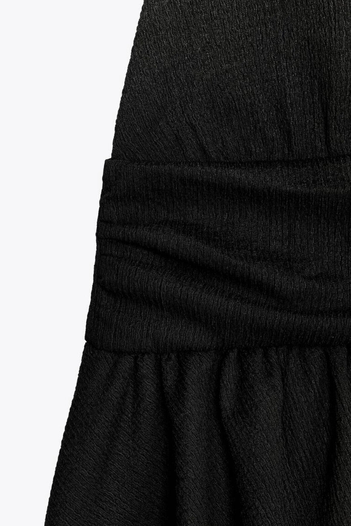 KADIN V YAKA SIRTI AÇIK DOKULU KUMAŞ ETEĞİ VOLANLI BLUZ