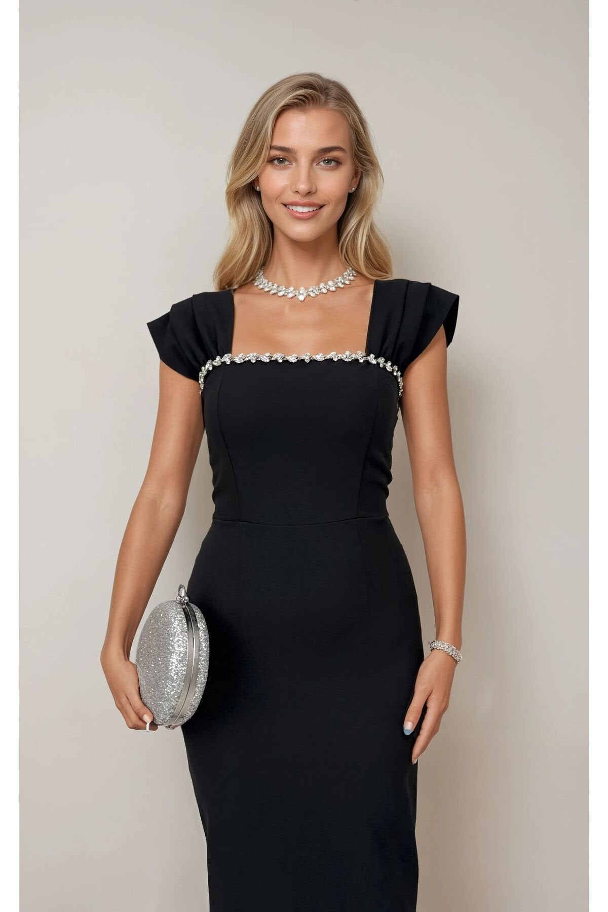 KADIN YAKASI TAŞ DETAYLI ATLAS KUMAŞ UZUN BOY DÜĞÜN NİŞAN SÖZ DAVET ELBİSESİ