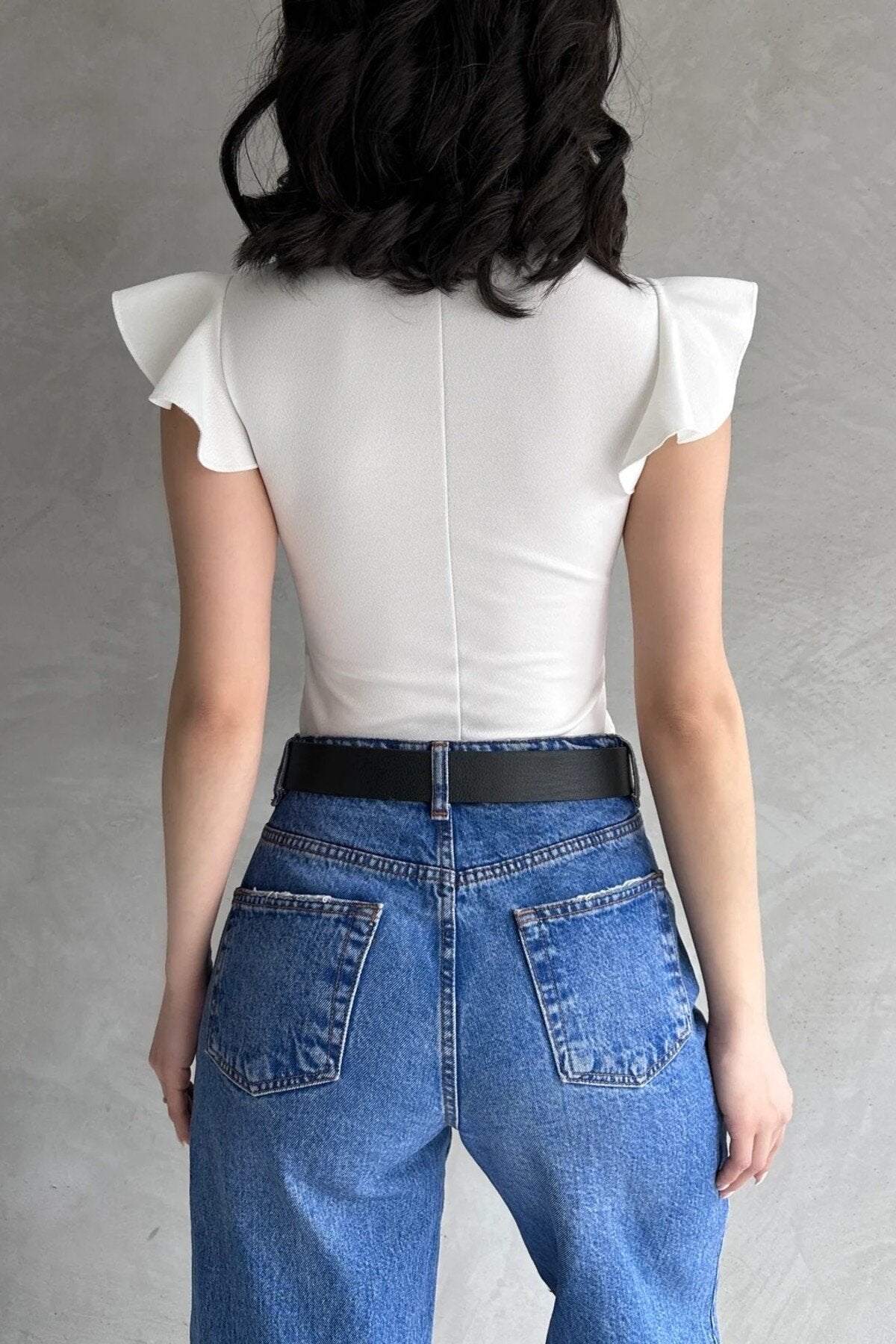 KADIN KALP YAKA ÖNÜ BÜZGÜLÜ OMUZLARI FIRFIRLI ESNEK ÖRME KUMAŞ BLUZ