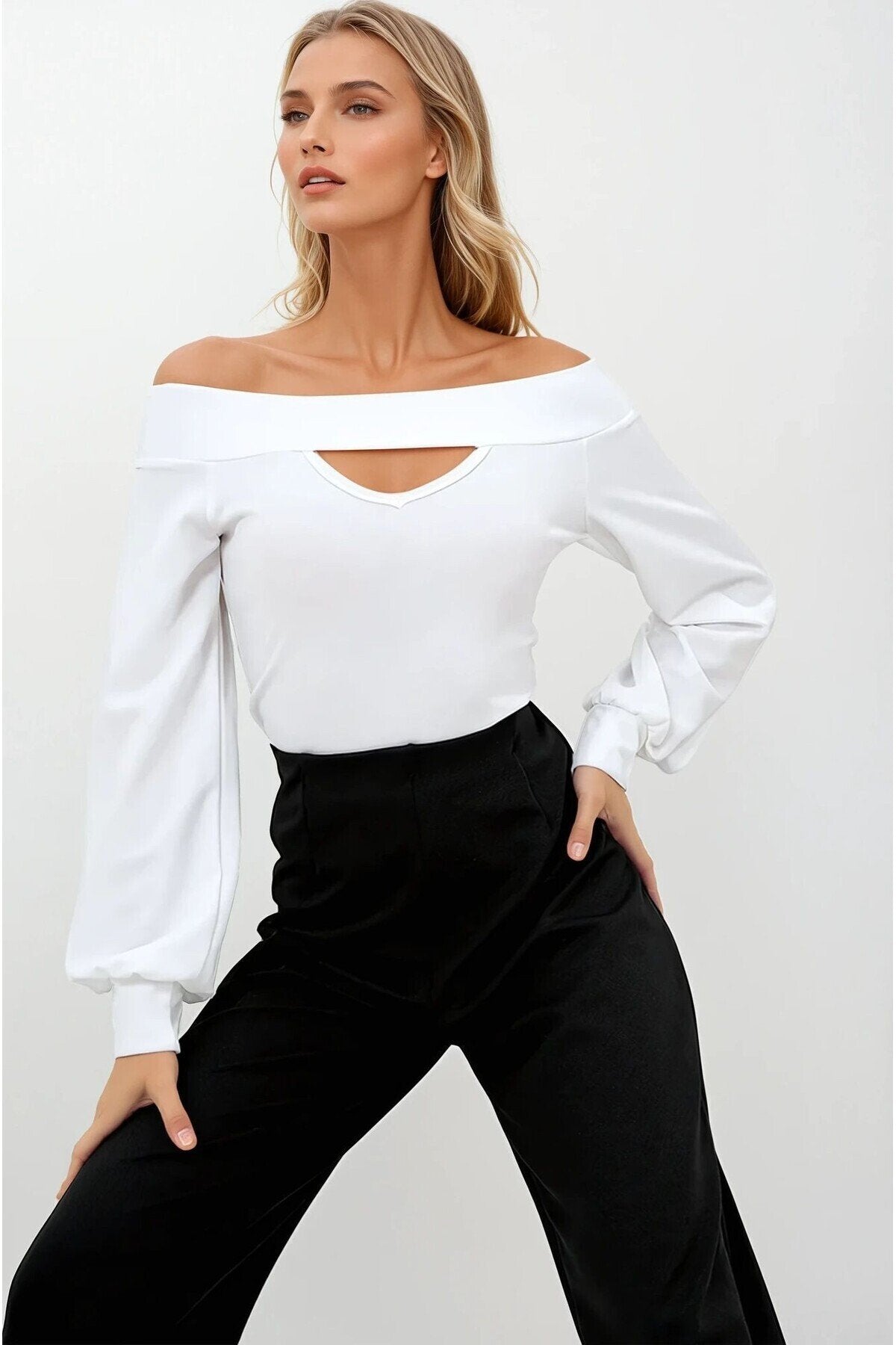 KADIN CUT OUT DETAYLI KAYIK YAKA ESNEK KUMAŞ BALON KOL BLUZ