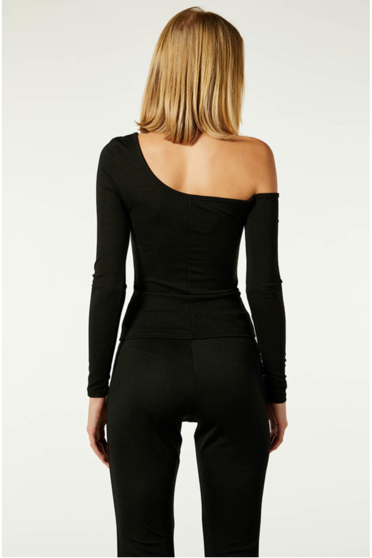 KADIN DÜĞME DETAYLI TEK OMUZ AÇIK ESNEK ÖRME KUMAŞ BLUZ