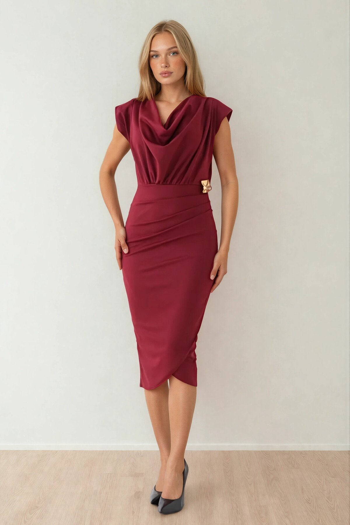 KADIN VATKALI DEGAJE YAKA ÇIKARILABİLİR BROŞLU ANVELOP KESİM DÜĞÜN NİŞAN SÖZ DAVET ABİYE ELBİSESİ