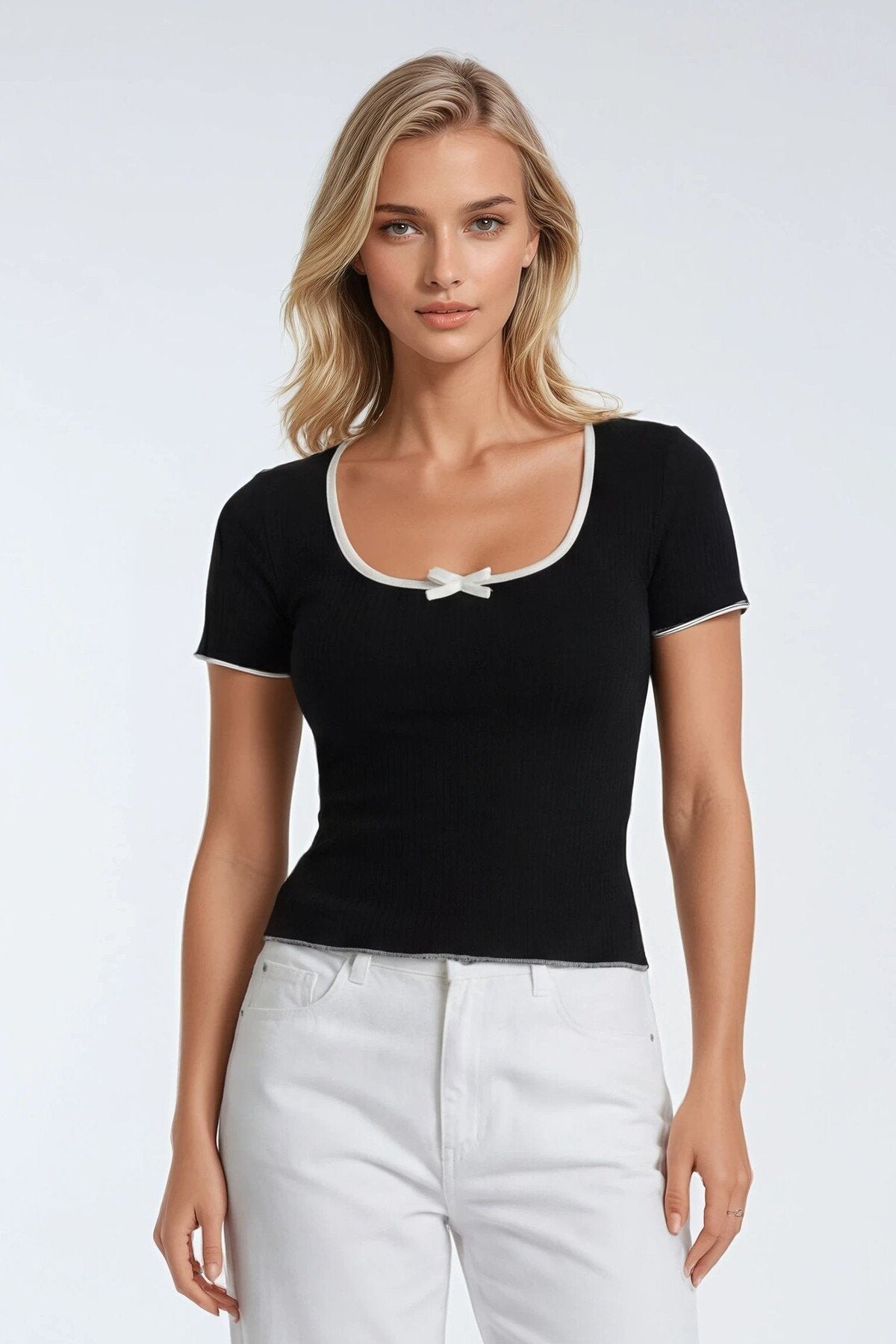 KADIN YAKASI FİYONKLU KONTRAST BİYELİ ESNEK KUMAŞ BLUZ