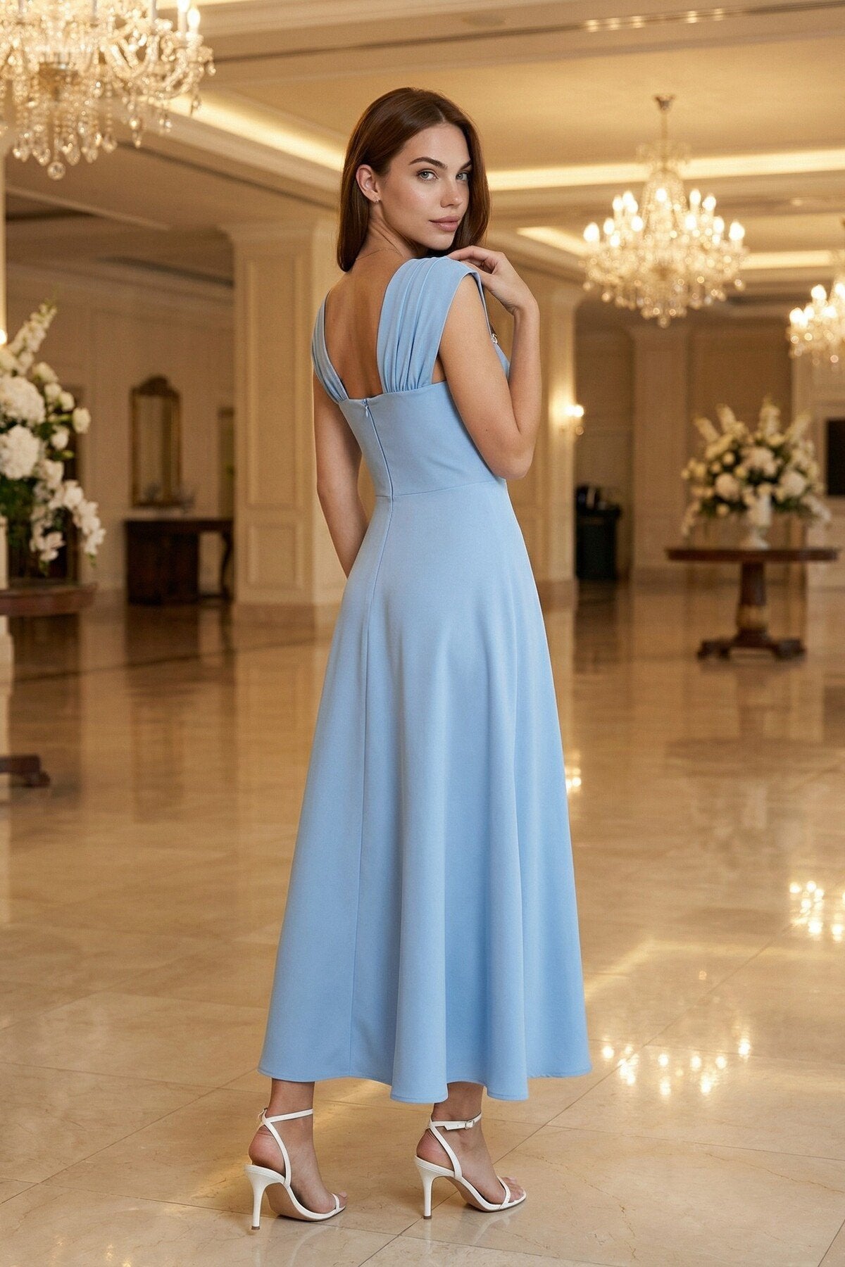 KADIN YAKASI TAŞ AKSESUAR DETAYLI ATLAS KUMAŞ UZUN BOY ETEĞİ KLOŞ ABİYE DÜĞÜN NİŞAN DAVET ELBİSESİ