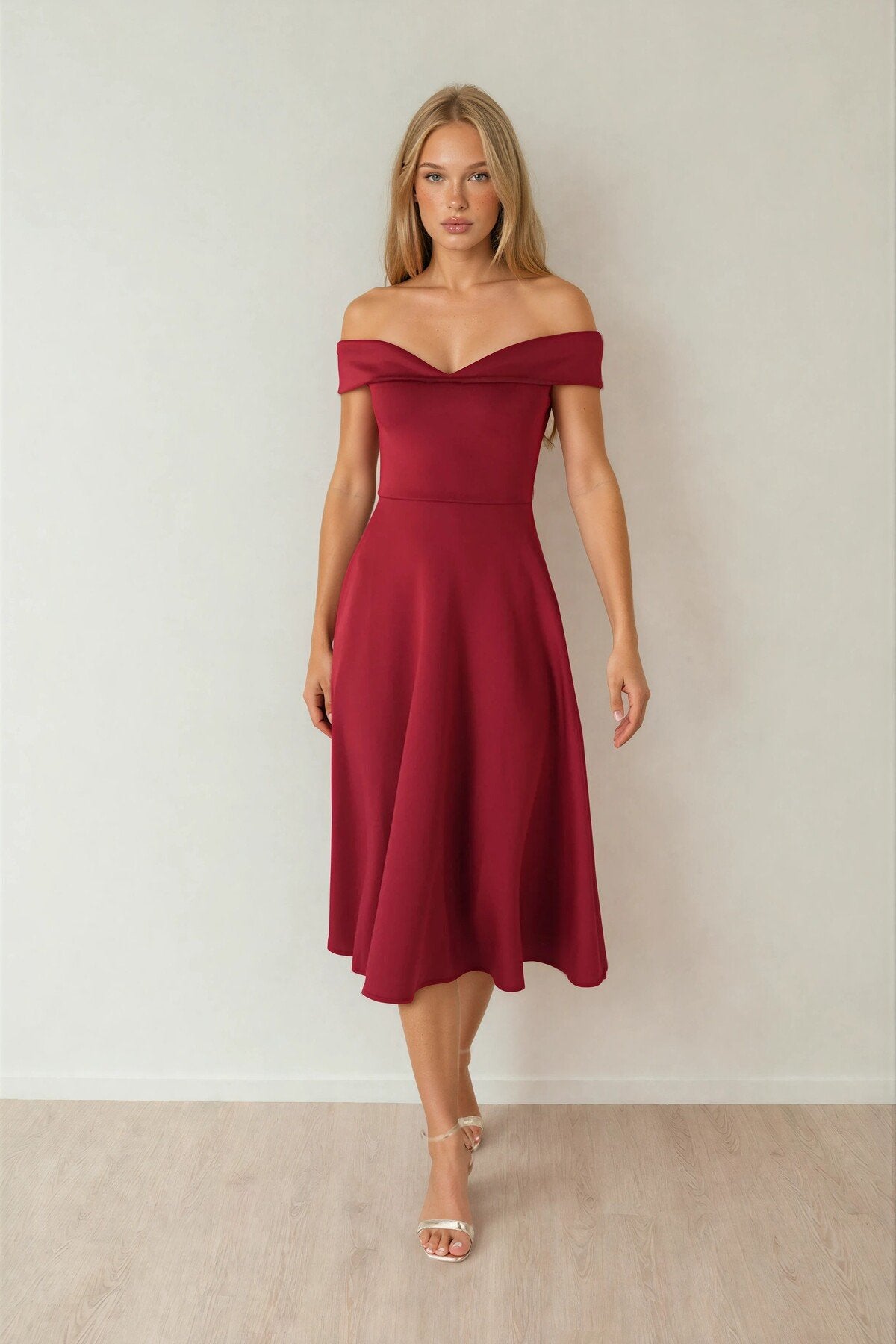 KADIN MADONNA YAKA ETEĞİ KLOŞ LİKRALI KUMAŞ MİDİ BOY ELBİSE