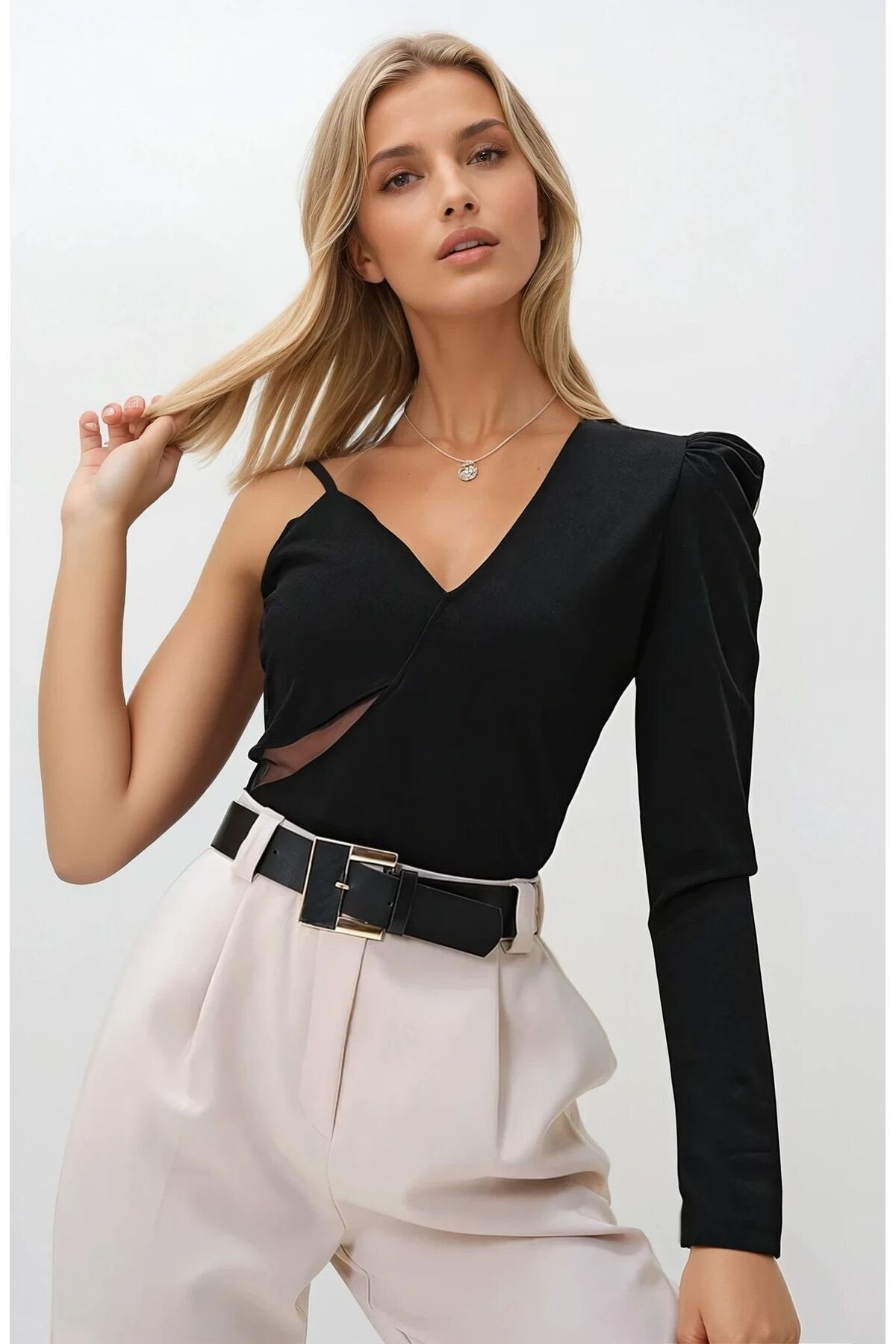 KADIN CUT OUT DETAYLI TEK KOL TÜL GARNİLİ ASİMETRİK KESİM ESNEK KUMAŞ BLUZ