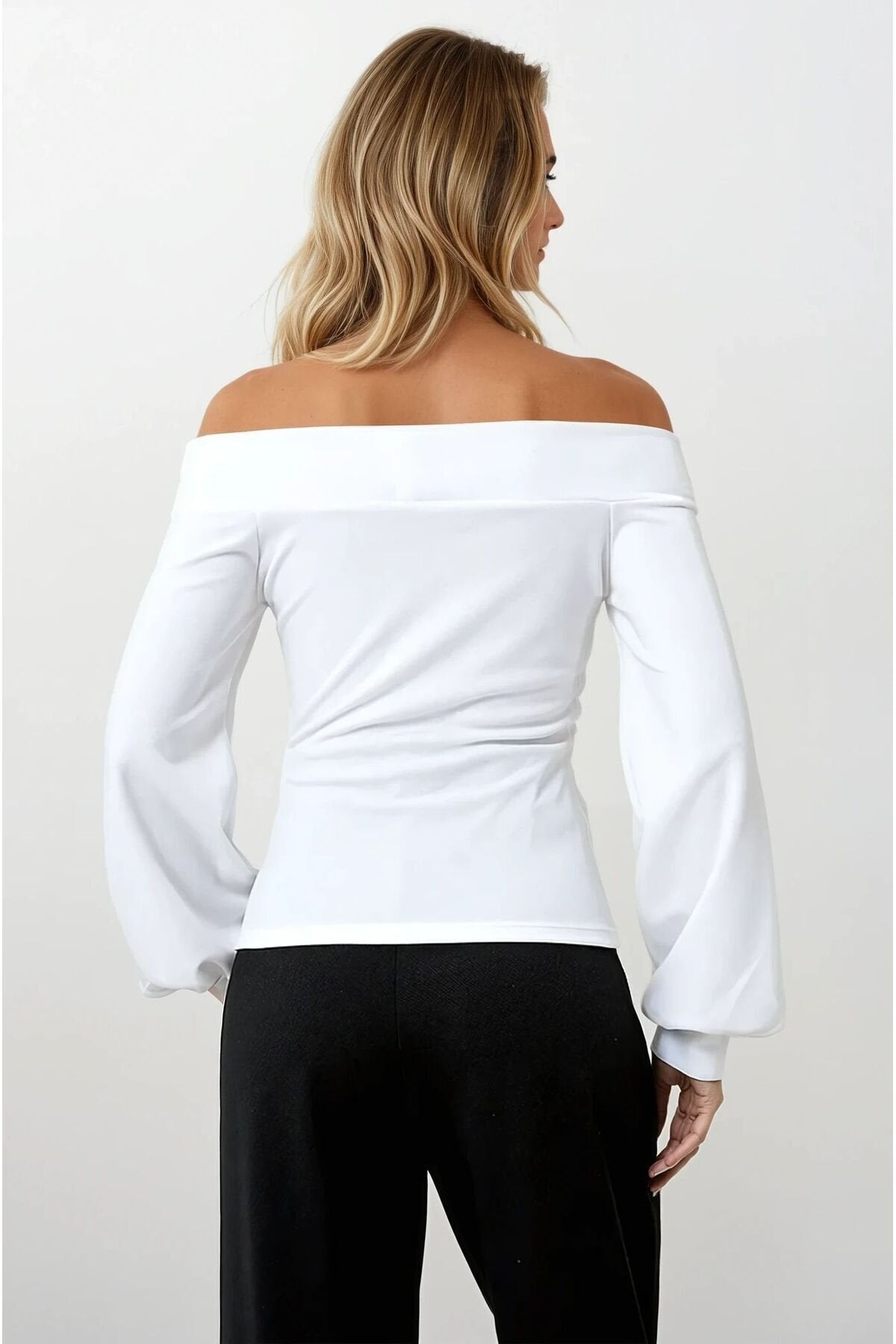 KADIN CUT OUT DETAYLI KAYIK YAKA ESNEK KUMAŞ BALON KOL BLUZ