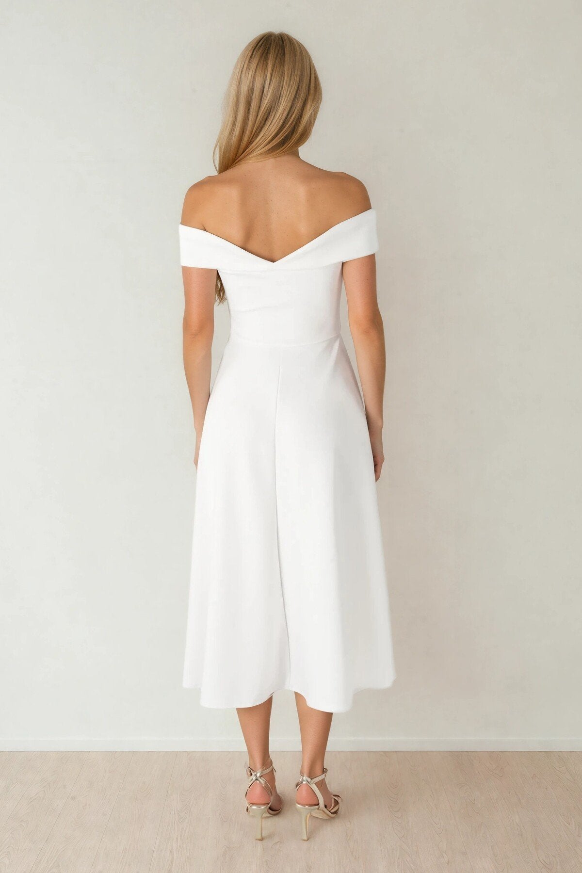 KADIN MADONNA YAKA ETEĞİ KLOŞ LİKRALI KUMAŞ MİDİ BOY ELBİSE