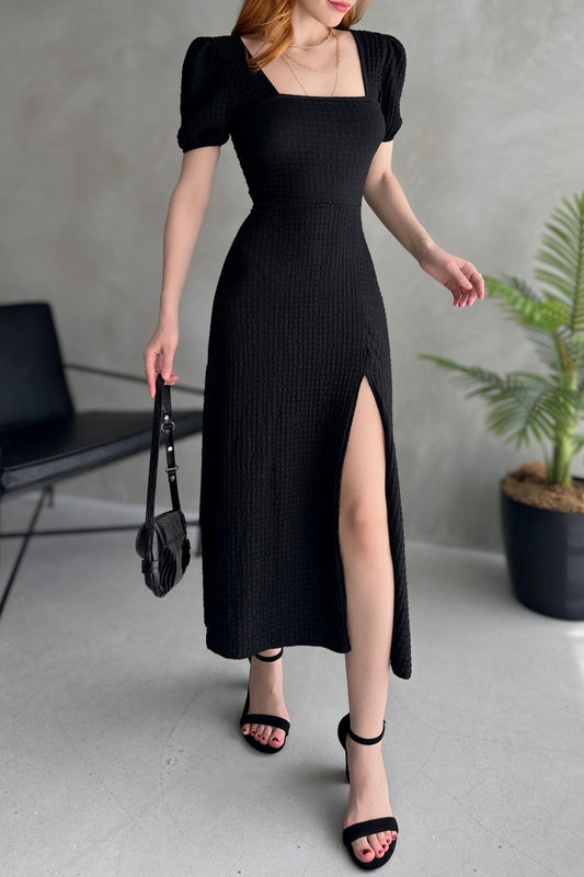 KADIN DOKULU KUMAŞ YIRTMAÇLI KARE YAKA SIRTI BAĞLAMALI ELBİSE