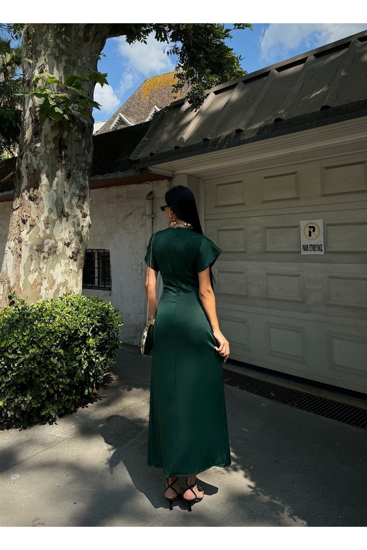 KADIN V YAKA PİLELİ SATEN MİDİ ELBİSE