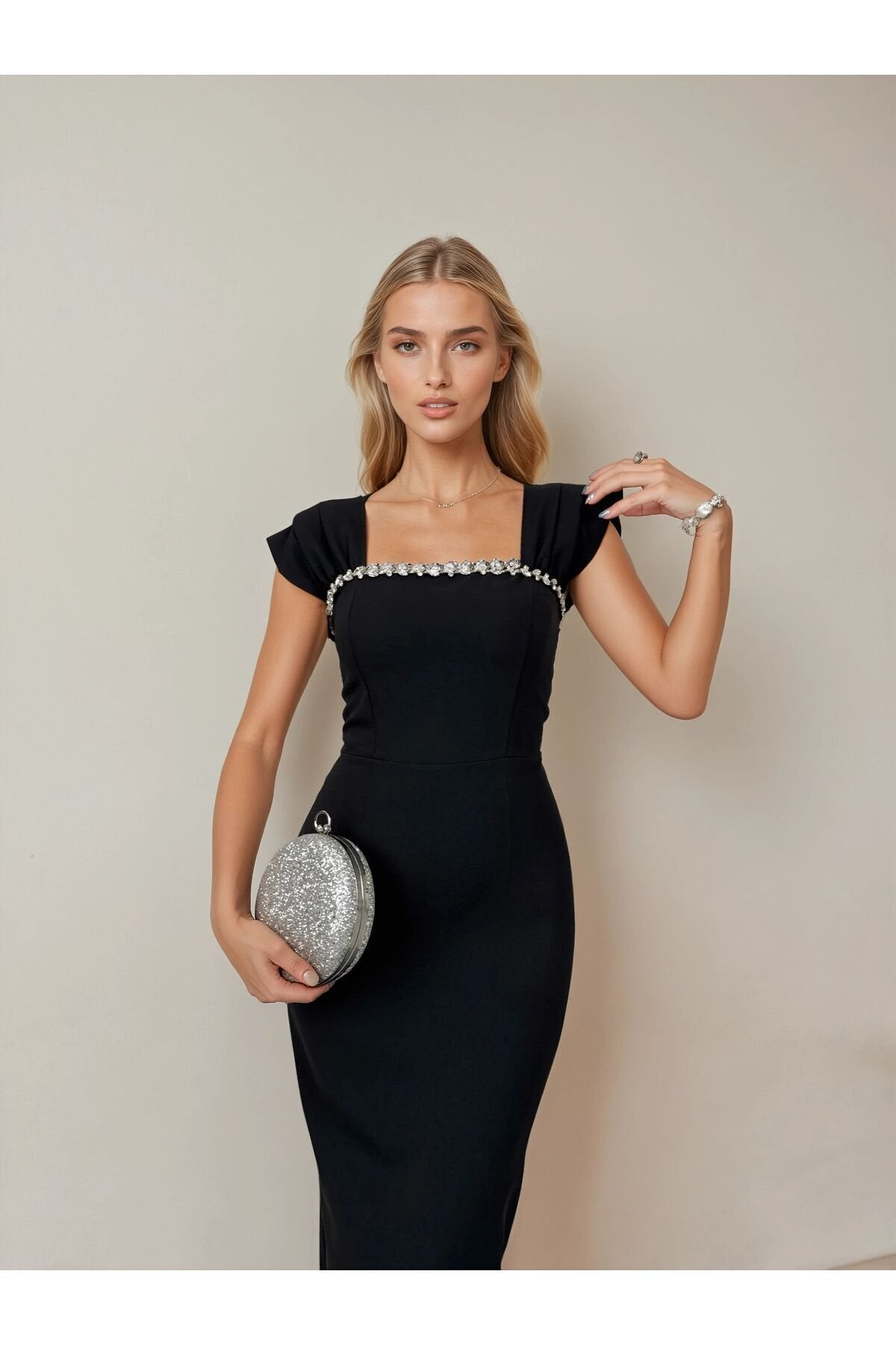 KADIN YAKASI TAŞ DETAYLI ATLAS KUMAŞ UZUN BOY DÜĞÜN NİŞAN SÖZ DAVET ELBİSESİ