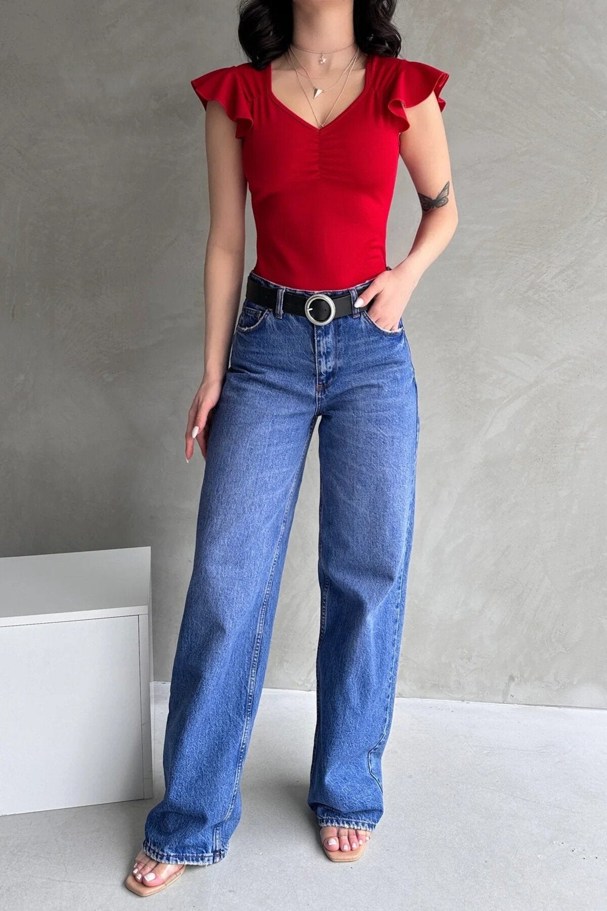 KADIN KALP YAKA ÖNÜ BÜZGÜLÜ OMUZLARI FIRFIRLI ESNEK ÖRME KUMAŞ BLUZ