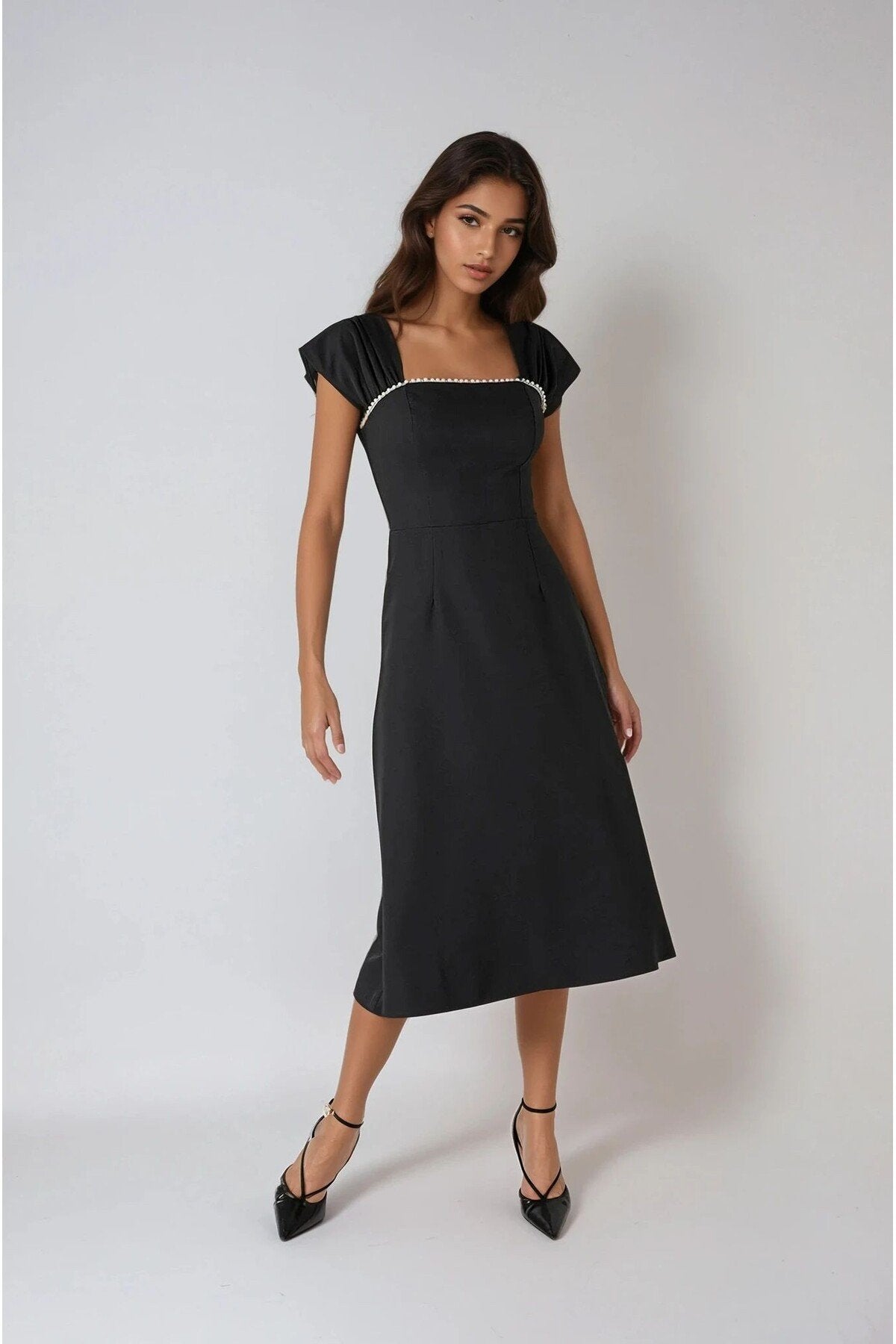 KADIN YAKASI İNCİ DETAYLI ATLAS KUMAŞ MİDİ BOY DÜĞÜN NİŞAN SÖZ DAVET ELBİSESİ