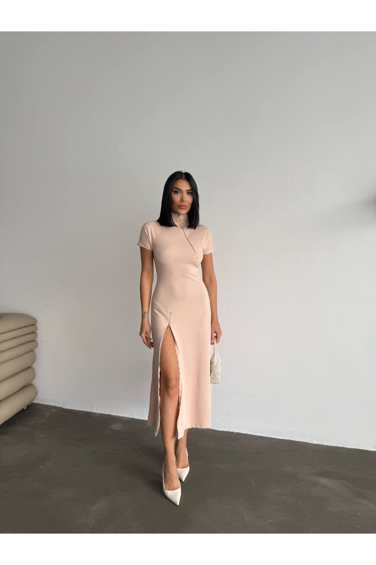 KADIN FERMUAR DETAYLI ESNEK KUMAŞ MİDİ BOY ELBİSE