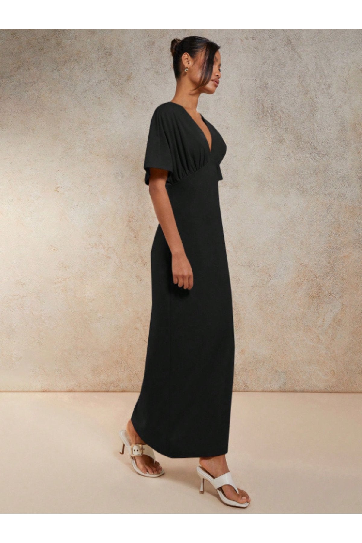 KADIN V YAKA MELEK KOL GÖĞSÜ BÜZGÜ DETAYLI ESNEK ÖRME KUMAŞ UZUN BOY ELBİSE