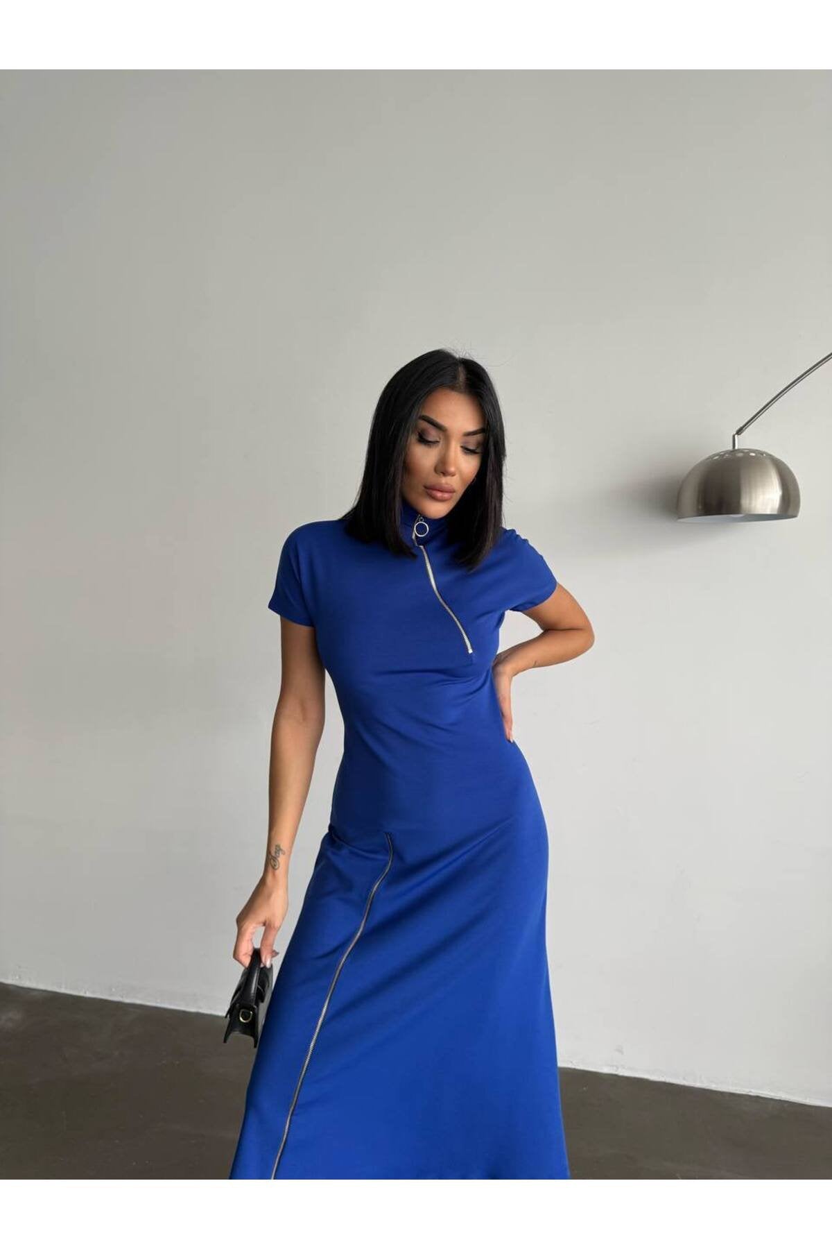 KADIN FERMUAR DETAYLI ESNEK KUMAŞ MİDİ BOY ELBİSE