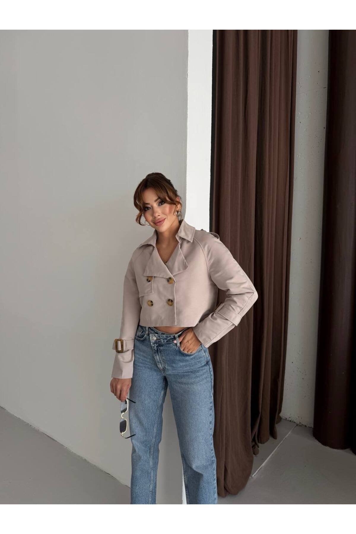KADIN ASTARLI KRUVAZE KESİM DÜĞMELİ MİNİ TRENÇKOT
