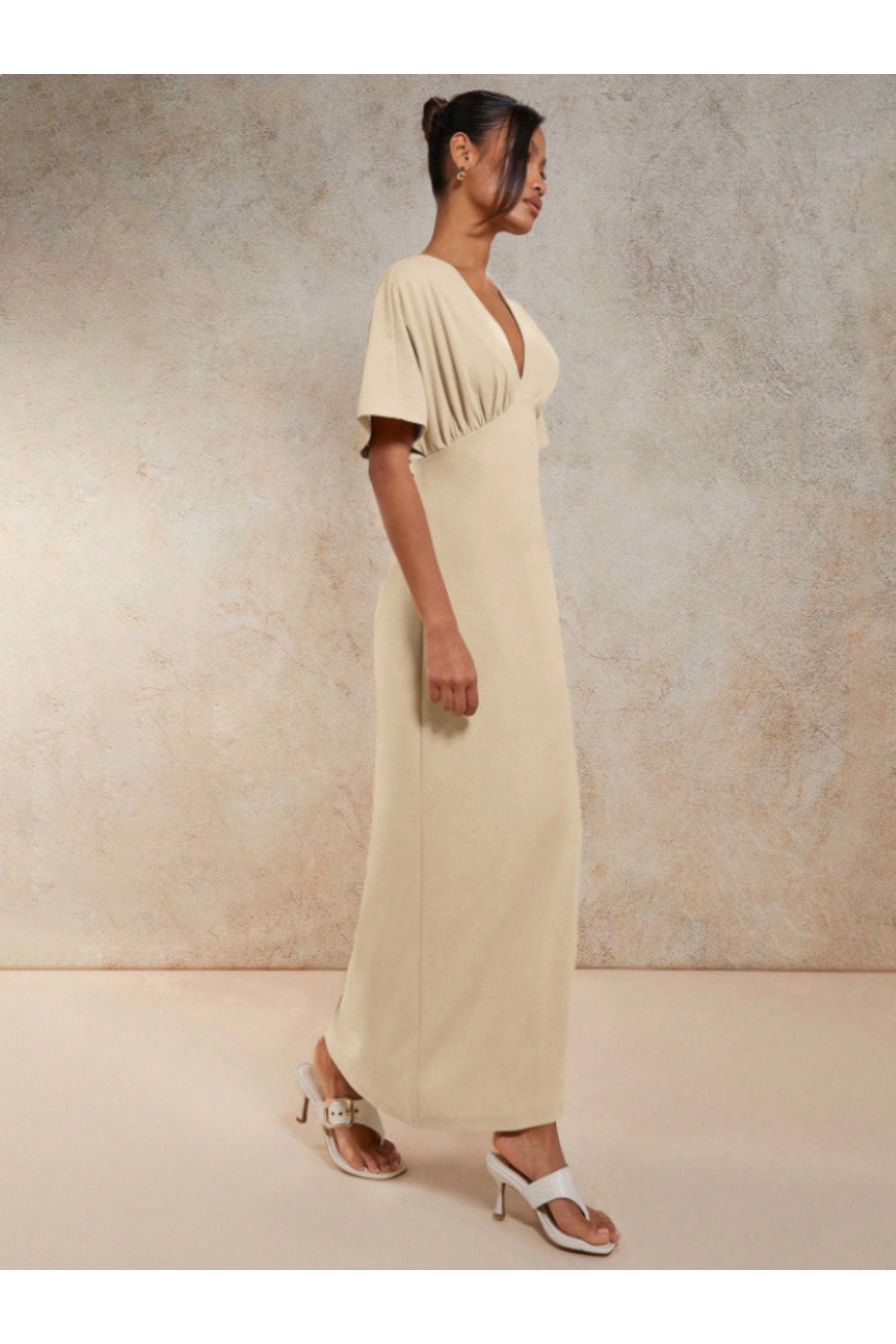 KADIN V YAKA MELEK KOL GÖĞSÜ BÜZGÜ DETAYLI ESNEK ÖRME KUMAŞ UZUN BOY ELBİSE
