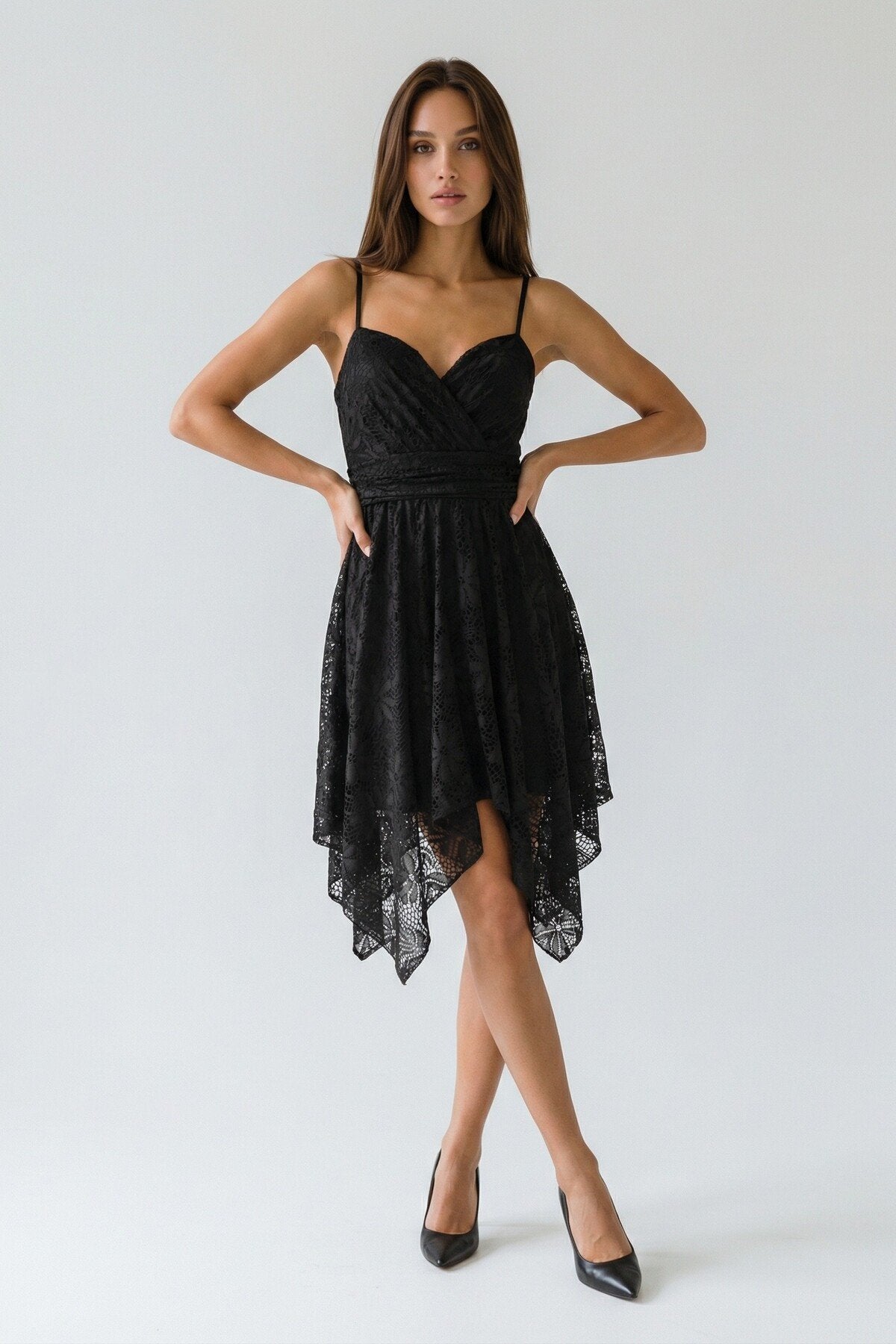 KADIN DANTEL İNCE ASKILI KOLSUZ KALP YAKA ETEĞİ ASİMETRİK ASTARLI DÜĞÜN DAVET MEZUNİYET ELBİSESİ