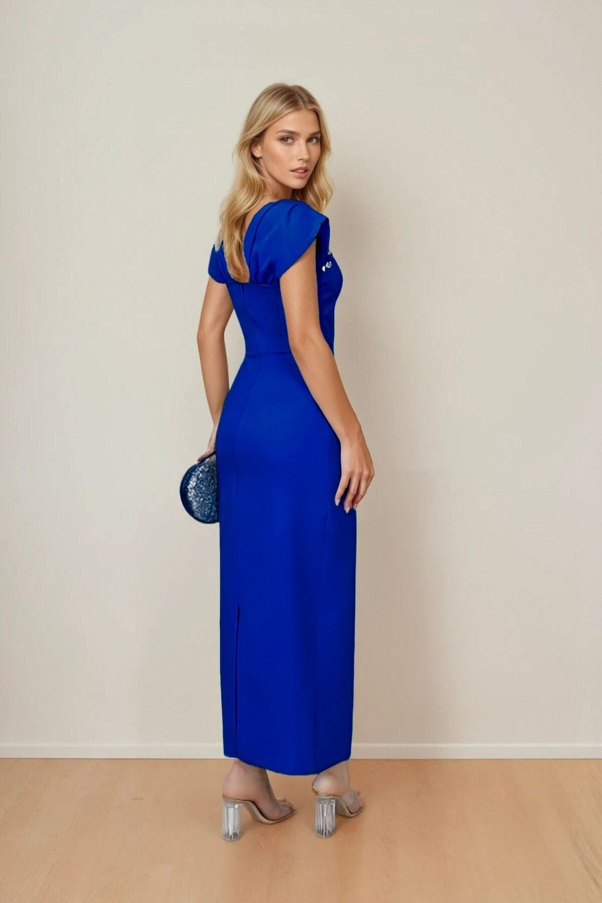 KADIN YAKASI TAŞ DETAYLI ATLAS KUMAŞ UZUN BOY DÜĞÜN NİŞAN SÖZ DAVET ELBİSESİ