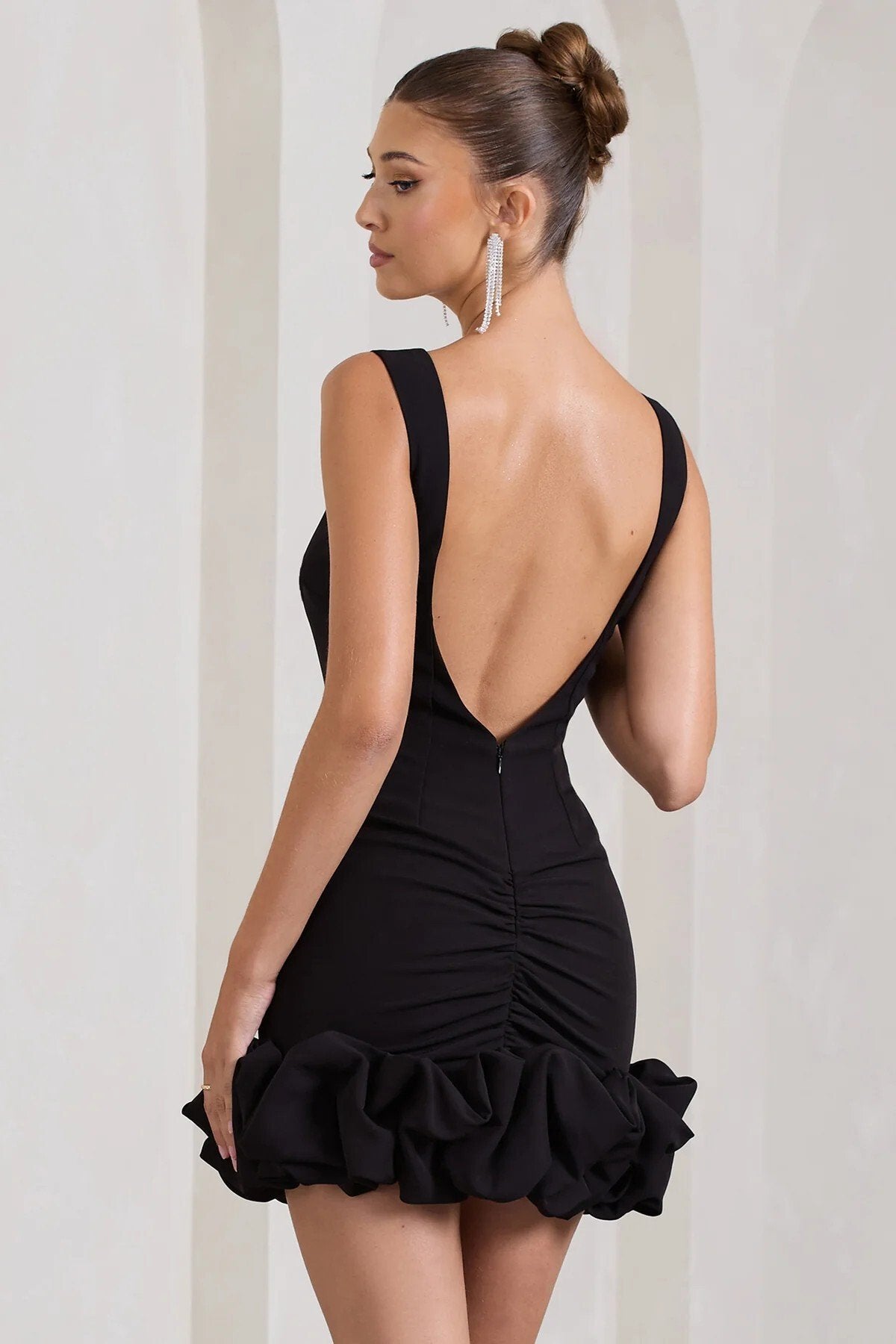 KADIN ETEĞİ FIRFIRLI SIRTI AÇIK KARE YAKA MİNİ ELBİSE