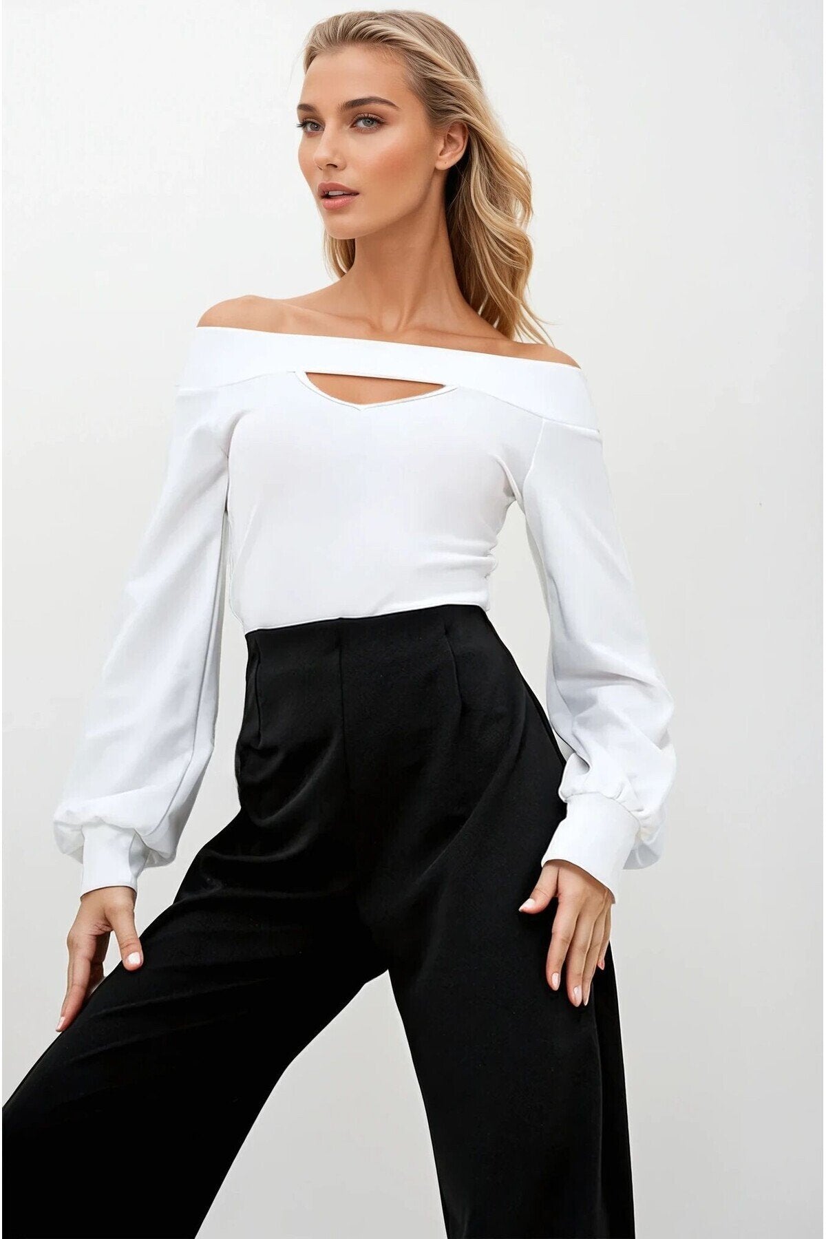 KADIN CUT OUT DETAYLI KAYIK YAKA ESNEK KUMAŞ BALON KOL BLUZ