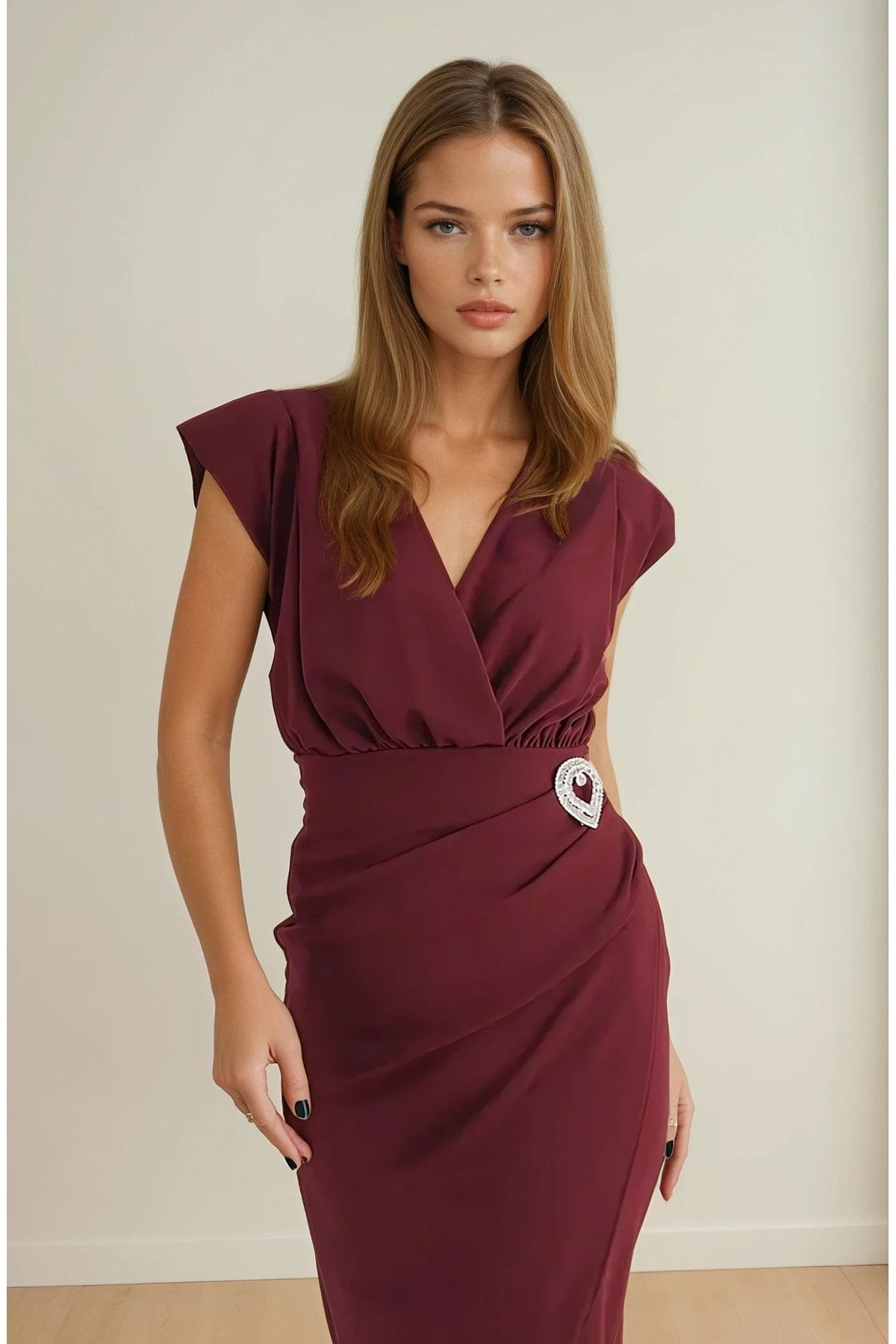 KADIN VATKALI KRUVAZE YAKA ÇIKARILABİLİR BROŞ DETAYLI ESNEK KUMAŞ ANVELOP DÜĞÜN NİŞAN DAVET ELBİSESİ