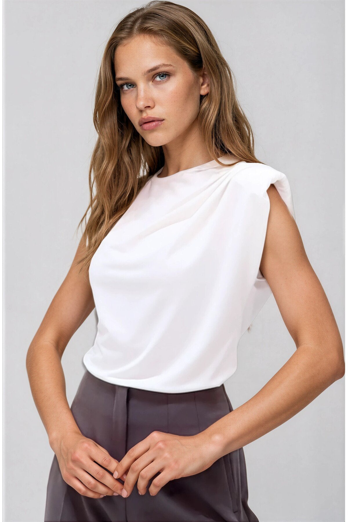 KADIN DRAPE DETAYLI VATKALI ESNEK SANDY KUMAŞ BLUZ