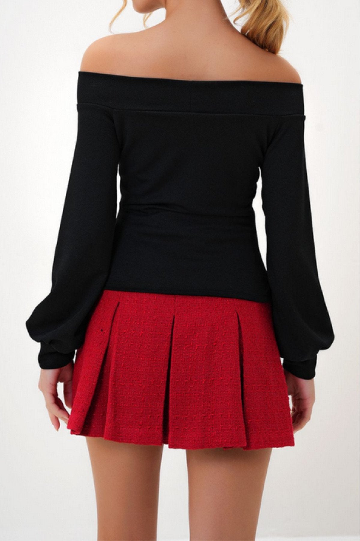 KADIN CUT OUT DETAYLI KAYIK YAKA ESNEK KUMAŞ BALON KOL BLUZ