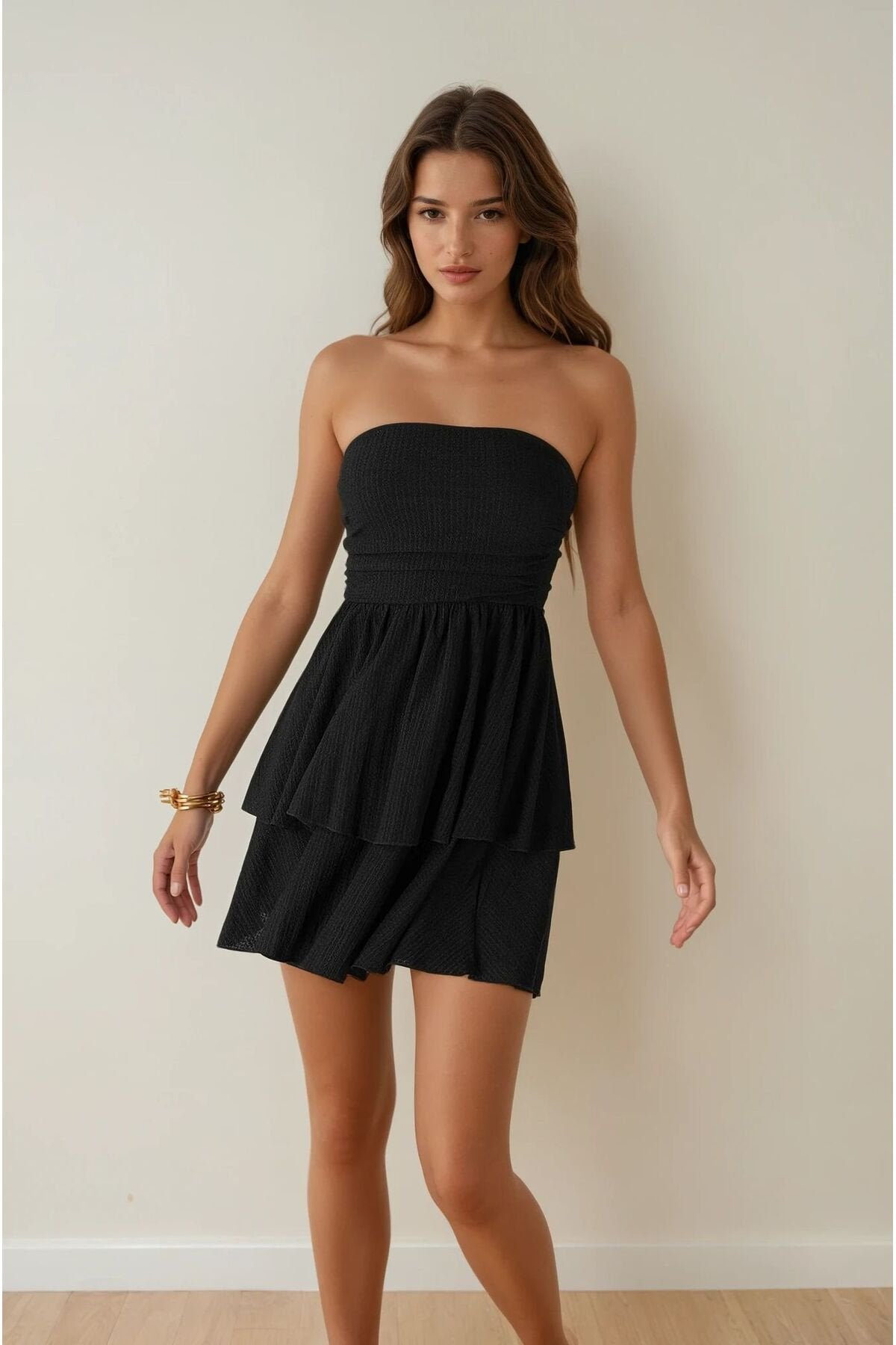 KADIN DOKULU KUMAŞ ETEĞİ ÇİFT KAT DRAPE DETAYLI STRAPLEZ ELBİSE