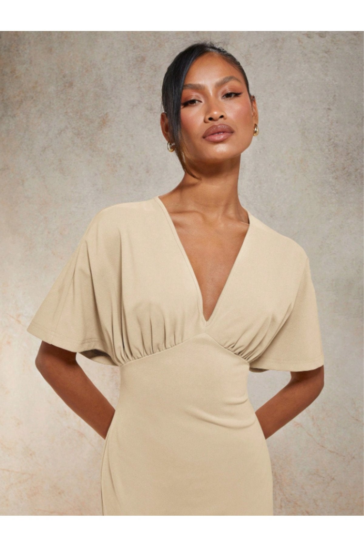 KADIN V YAKA MELEK KOL GÖĞSÜ BÜZGÜ DETAYLI ESNEK ÖRME KUMAŞ UZUN BOY ELBİSE