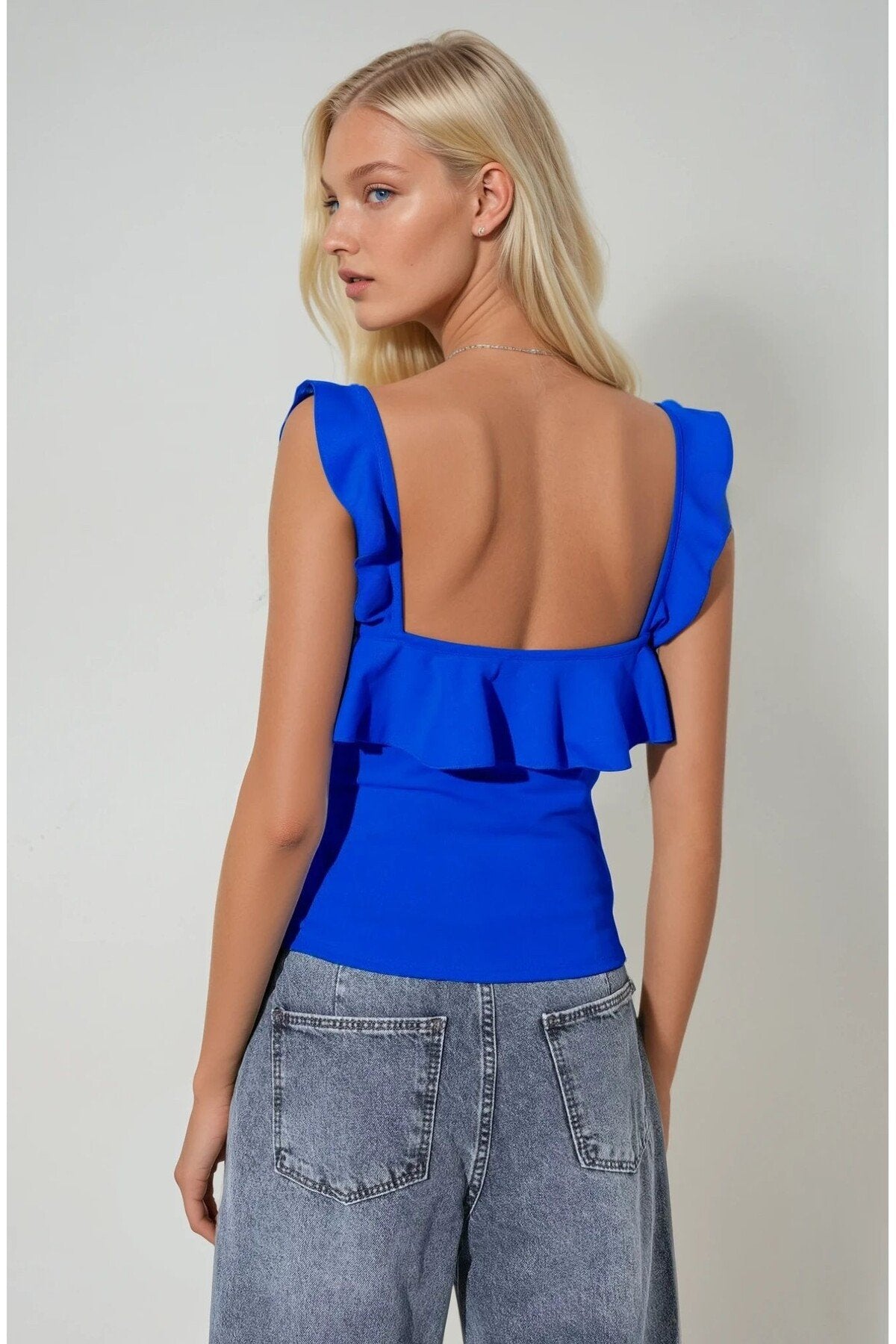 KADIN YAKASI VE OMUZLARI FIRFIRLI KARE YAKA ESNEK KUMAŞ BLUZ