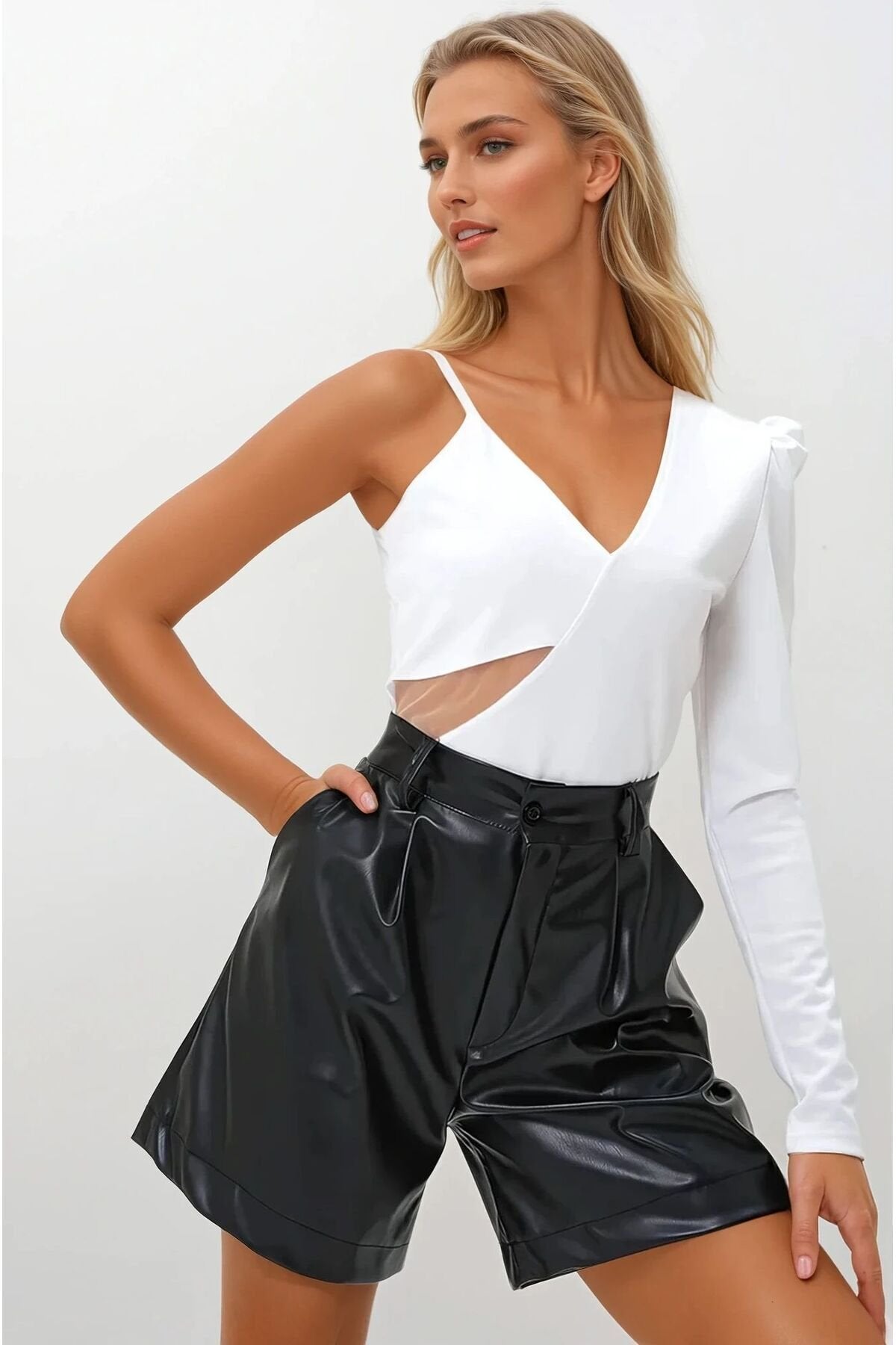 KADIN CUT OUT DETAYLI TEK KOL TÜL GARNİLİ ASİMETRİK KESİM ESNEK KUMAŞ BLUZ